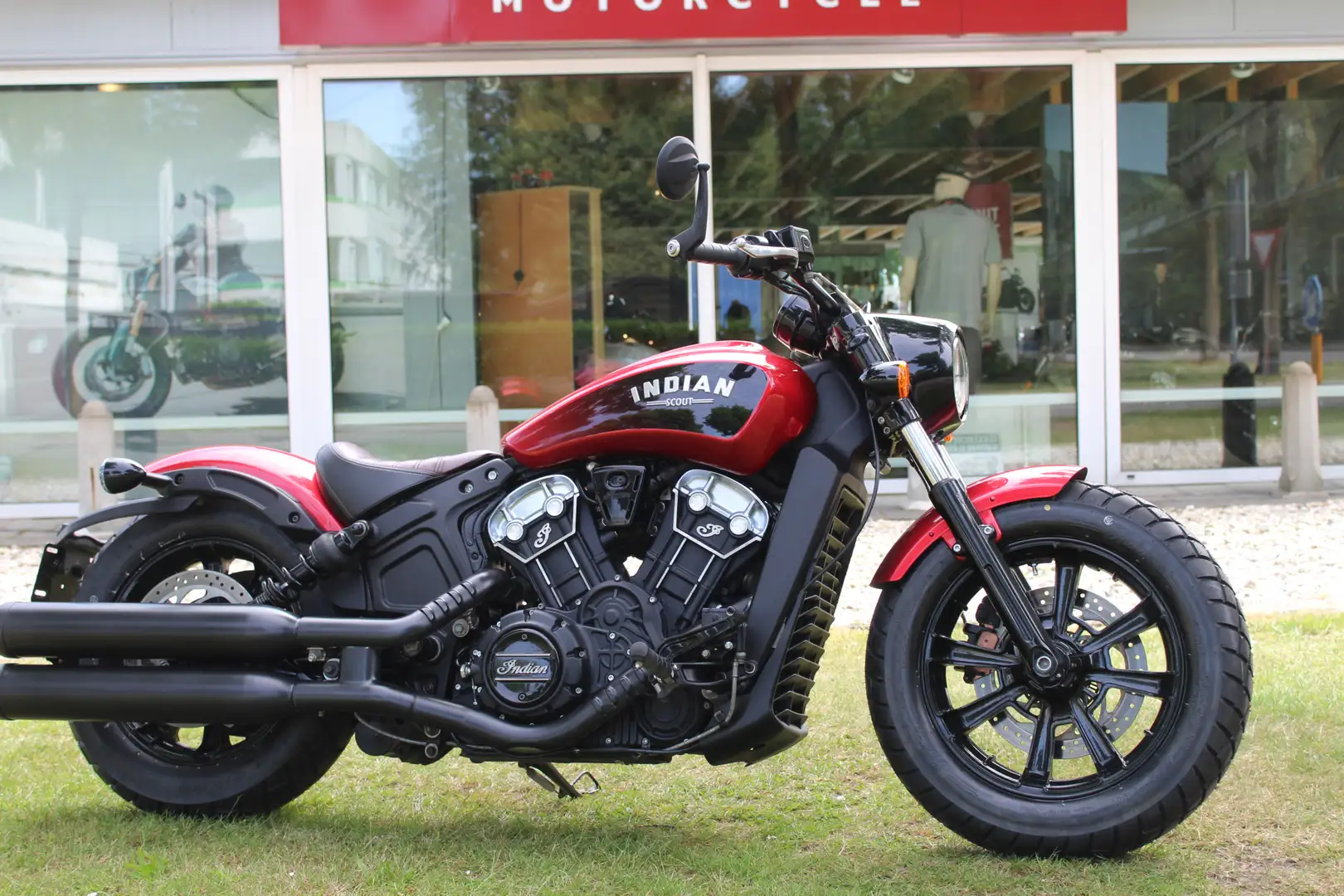 Indian Scout Bobber Red - 1