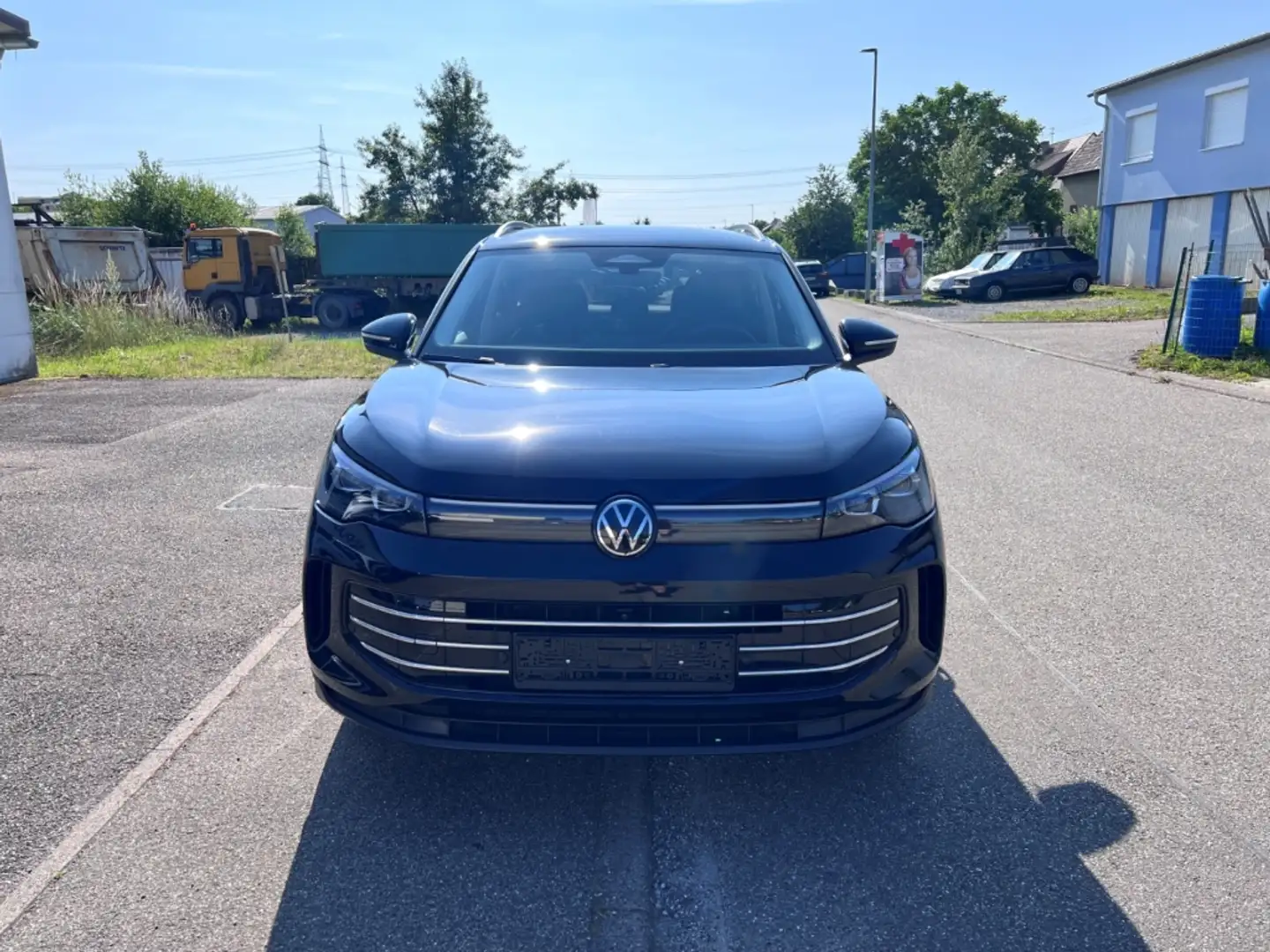 Volkswagen Tiguan 1.5eTSI Elegance ACC AHK MATRIX NAVI 360° Schwarz - 2
