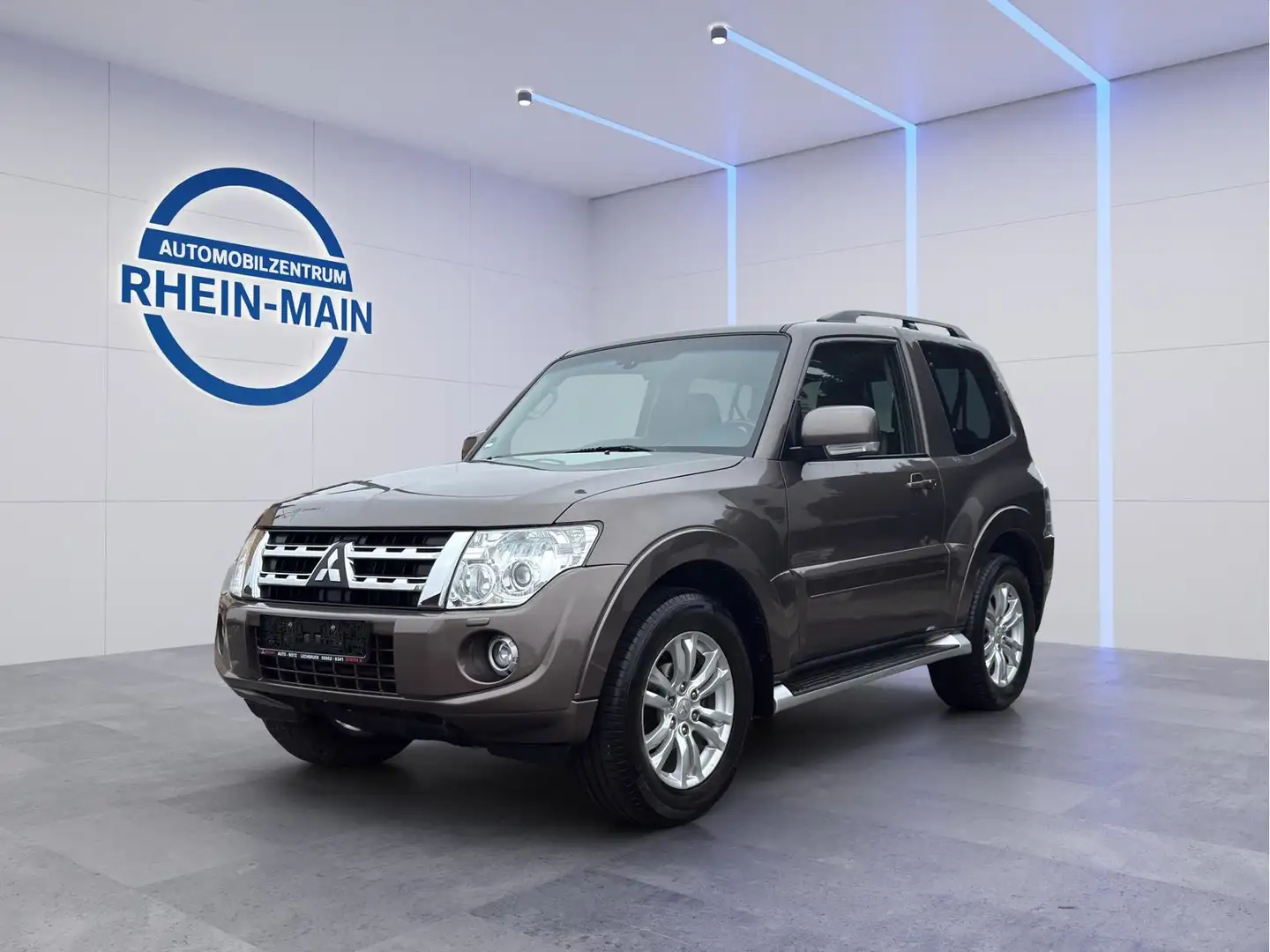 Mitsubishi Pajero 3.2 DI-D Instyle 1. Hand AHK 3000kg Brun - 1