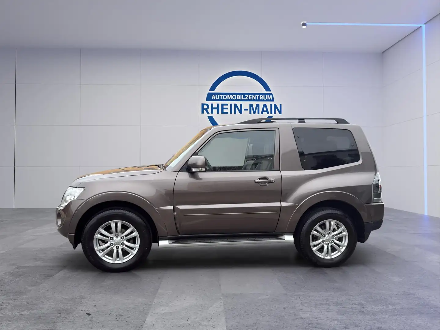 Mitsubishi Pajero 3.2 DI-D Instyle 1. Hand AHK 3000kg Brun - 2