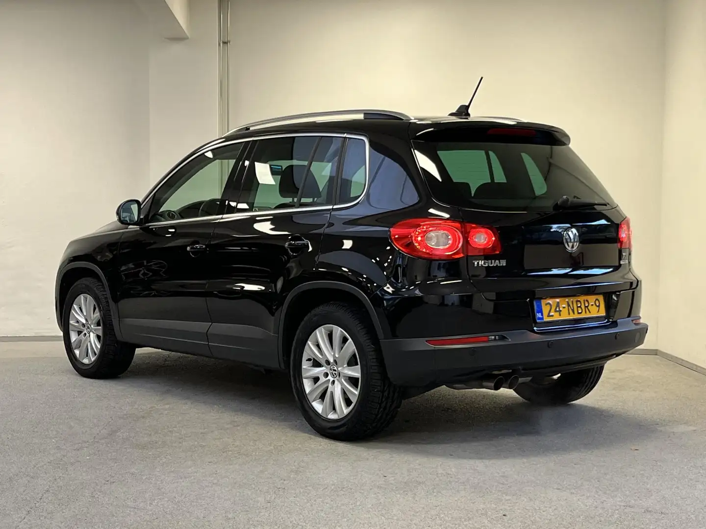 Volkswagen Tiguan 1.4 TSI Sport&Style | 2e-EIG. | DEALERONDERHOUDEN Zwart - 2