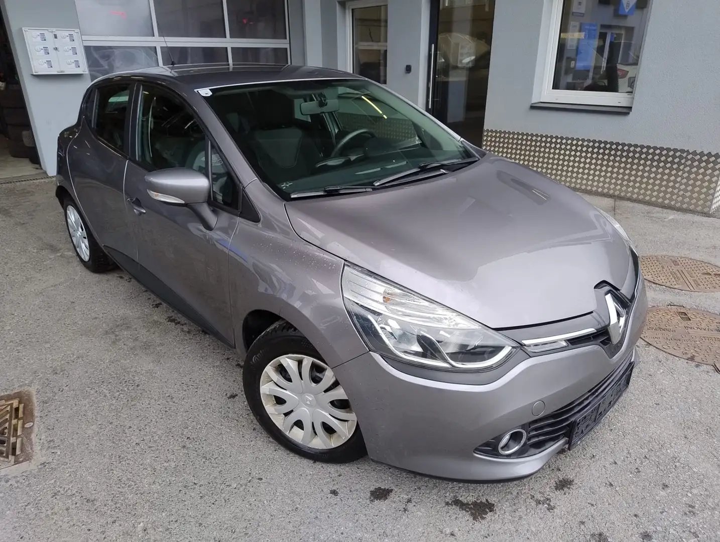 Renault Clio Expression 1,2 16V 75 Grau - 2