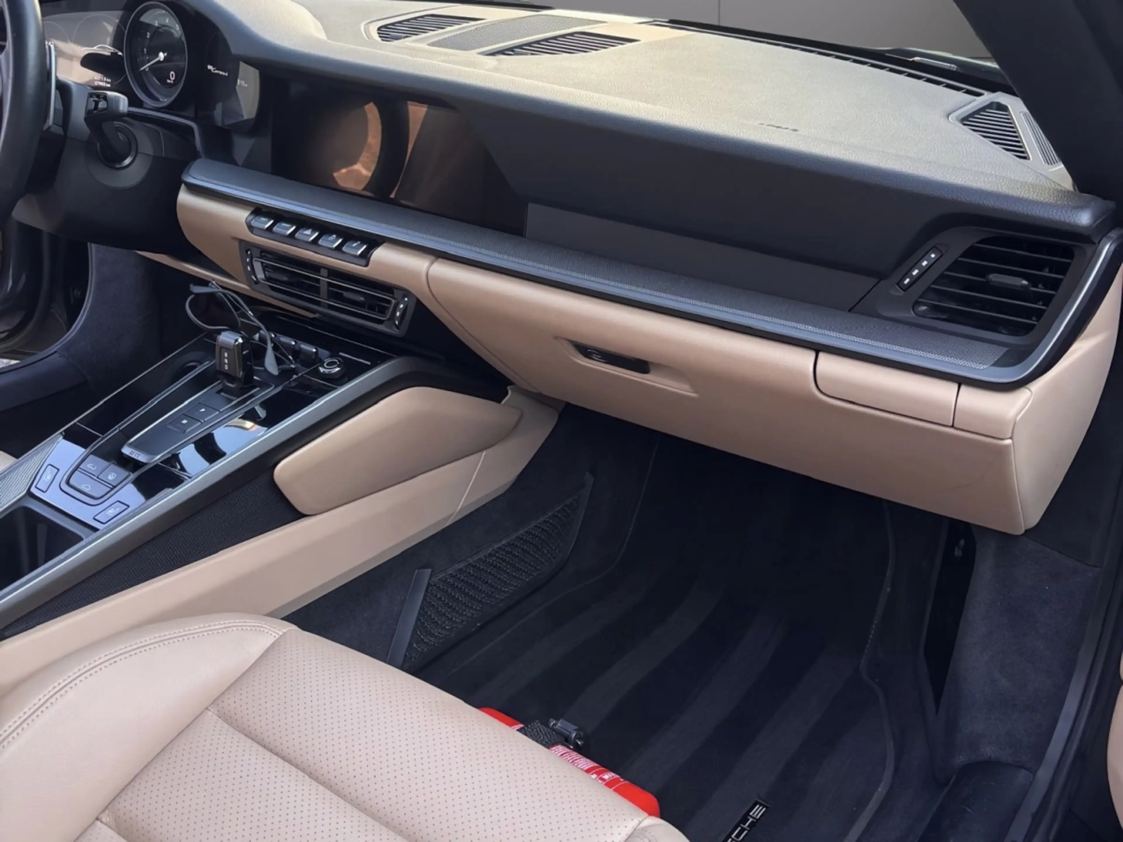 Porsche 911 992 CARRERA 4 — photo 5