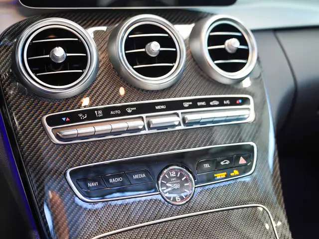 Mercedes-Benz C-Class view 26