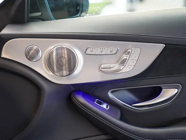 Mercedes-Benz C-Class view 15