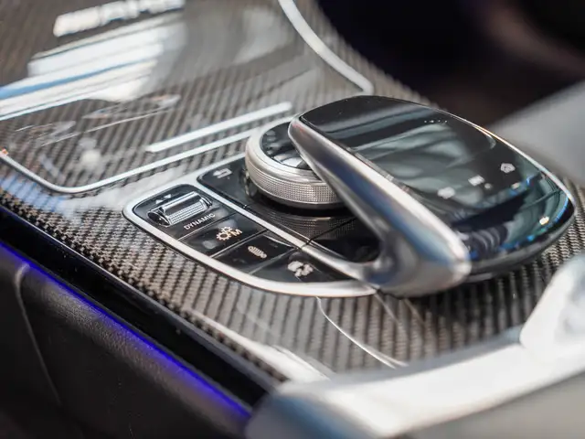 Mercedes-Benz C-Class view 27