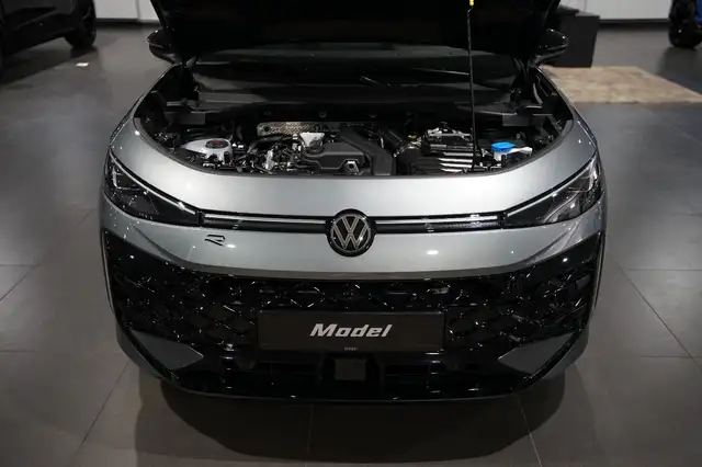 Volkswagen T-Roc view 4