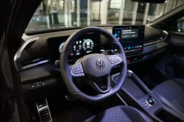 Volkswagen T-Roc view 14