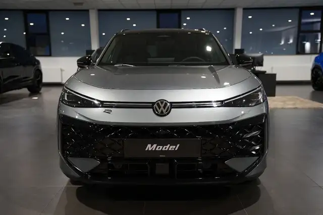 Volkswagen T-Roc view 3
