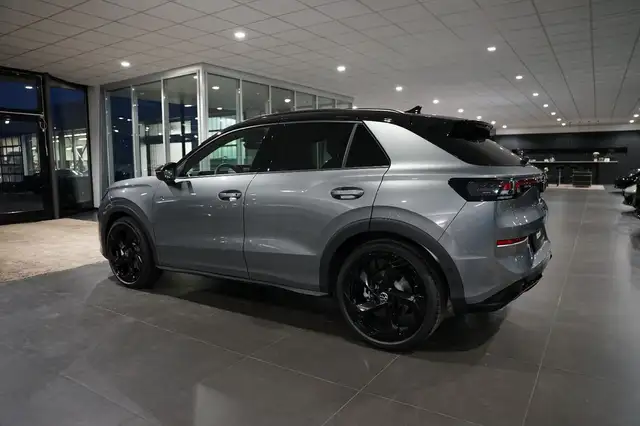 Volkswagen T-Roc view 2