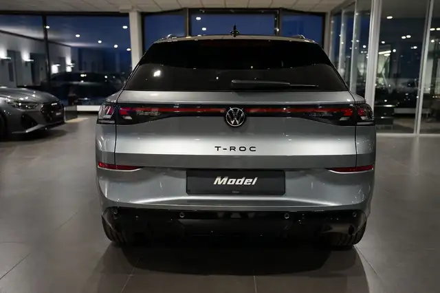 Volkswagen T-Roc view 5