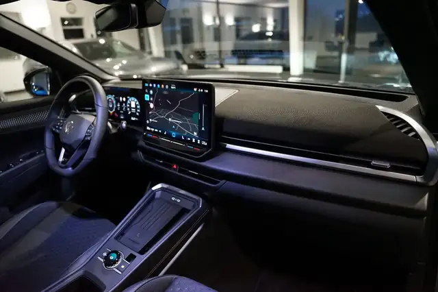 Volkswagen T-Roc view 15