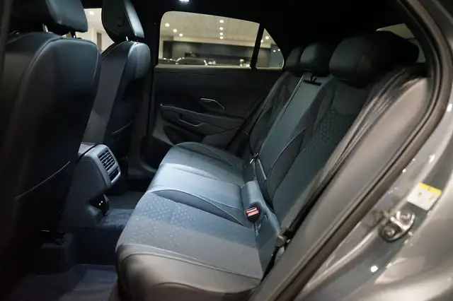 Volkswagen T-Roc view 12