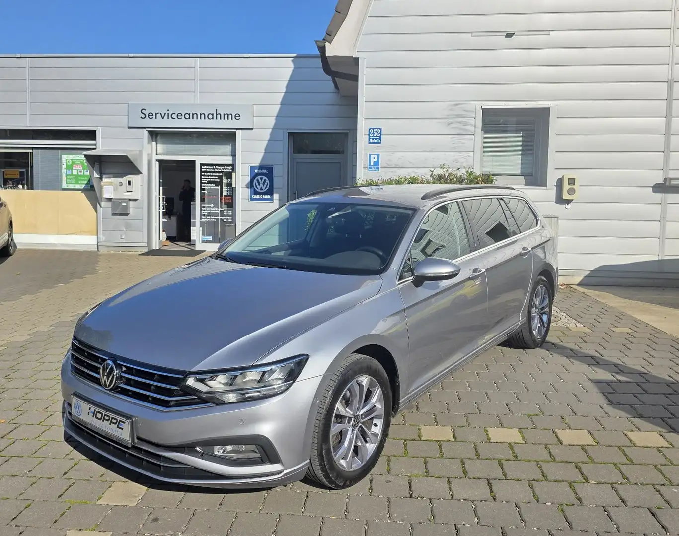 Volkswagen Passat Variant Business 4Motion Silber - 2
