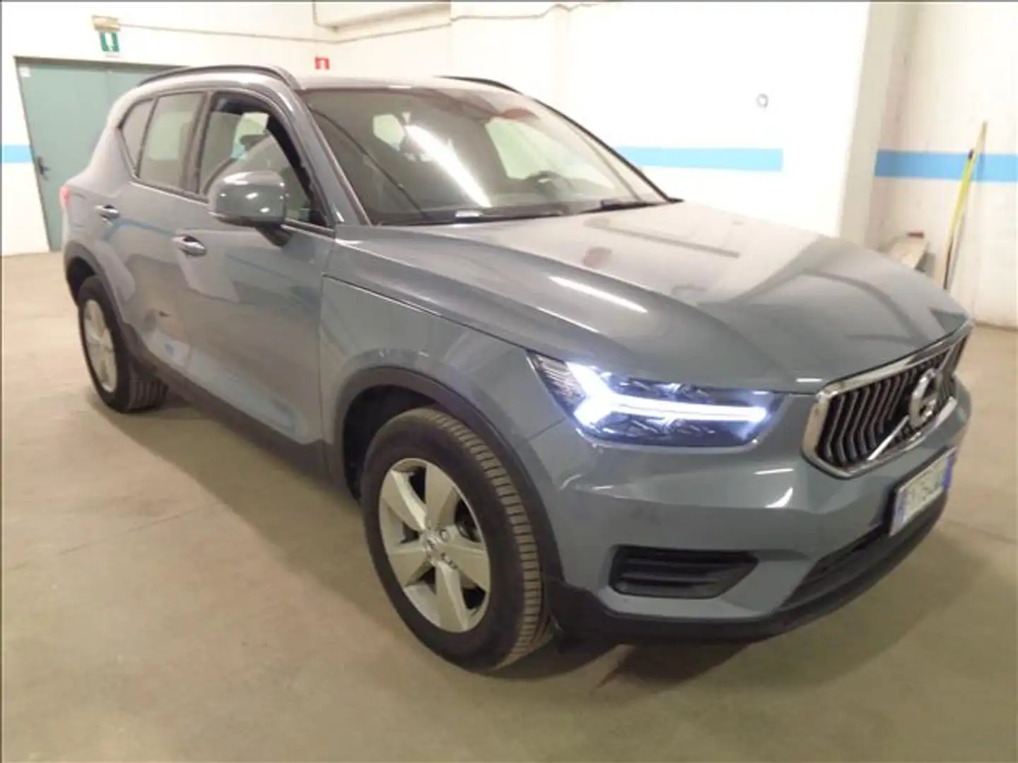 Volvo XC40 1.5 T3 163 CV BUSINESS Gris - 2