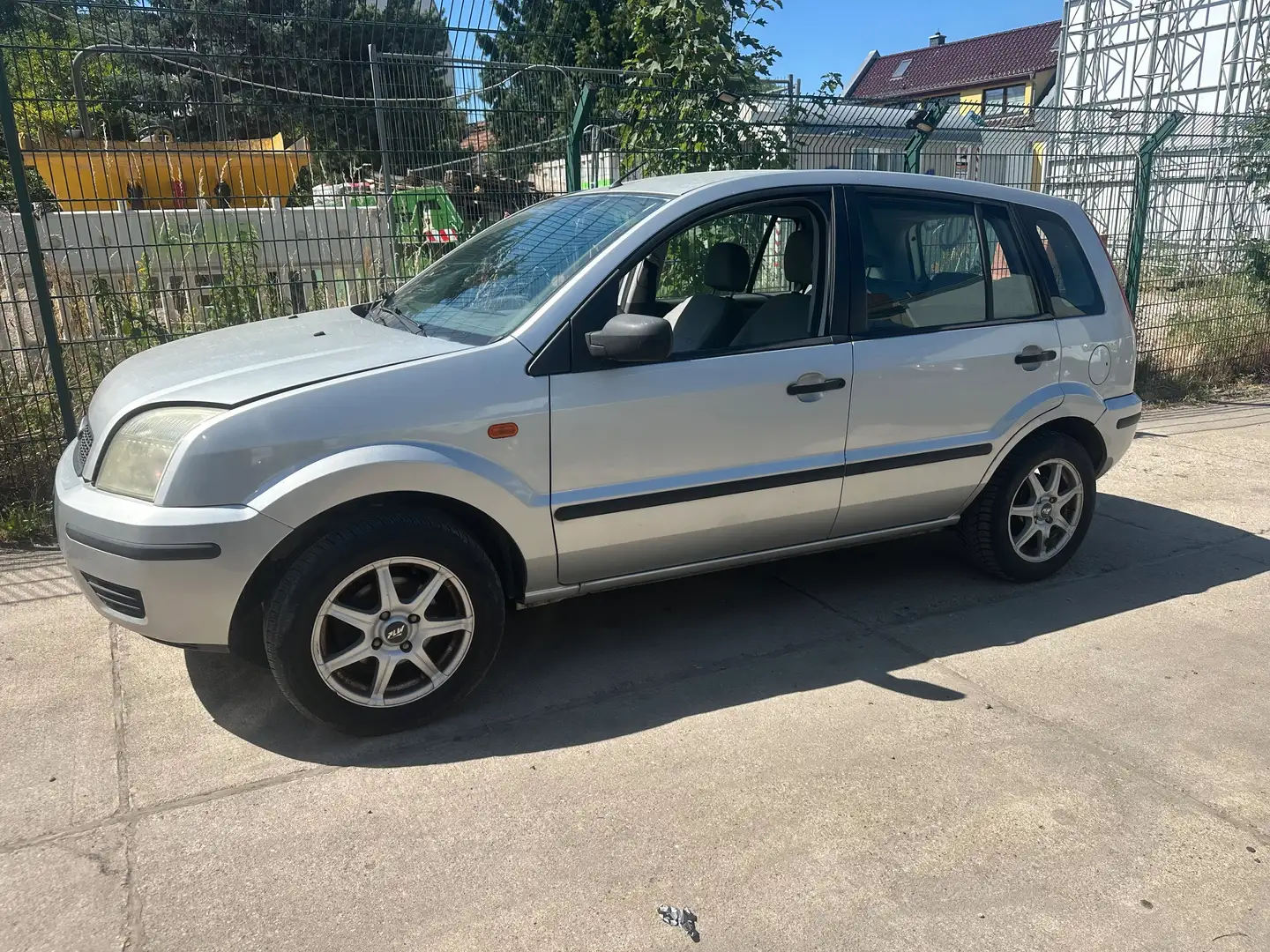 Ford Fusion Ambiente. Automatik Silber - 1
