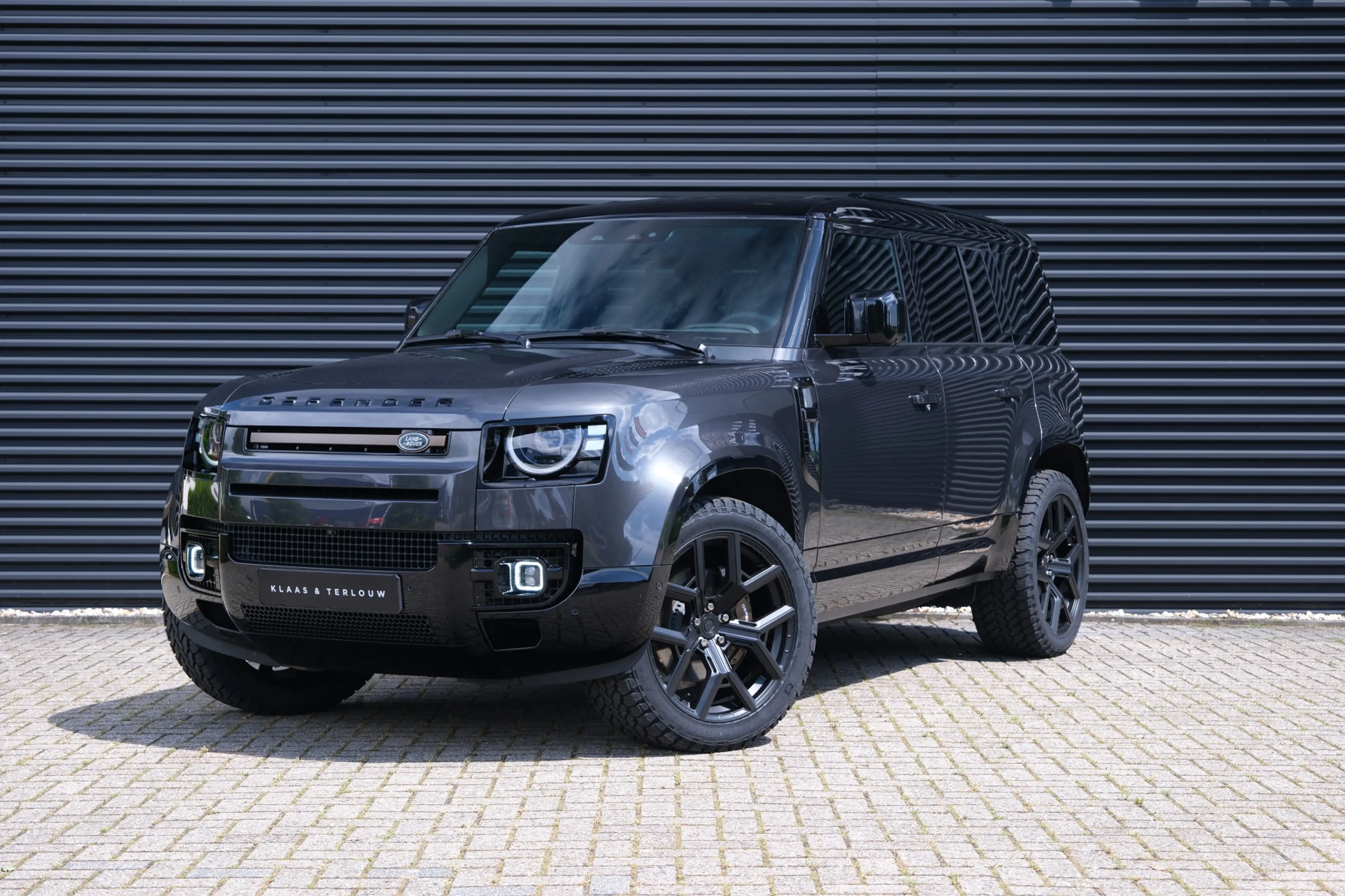 Land Rover Defender 110 P300e 110 X-Dynamic SE 5 Year Edition | NP € 1 — photo 17