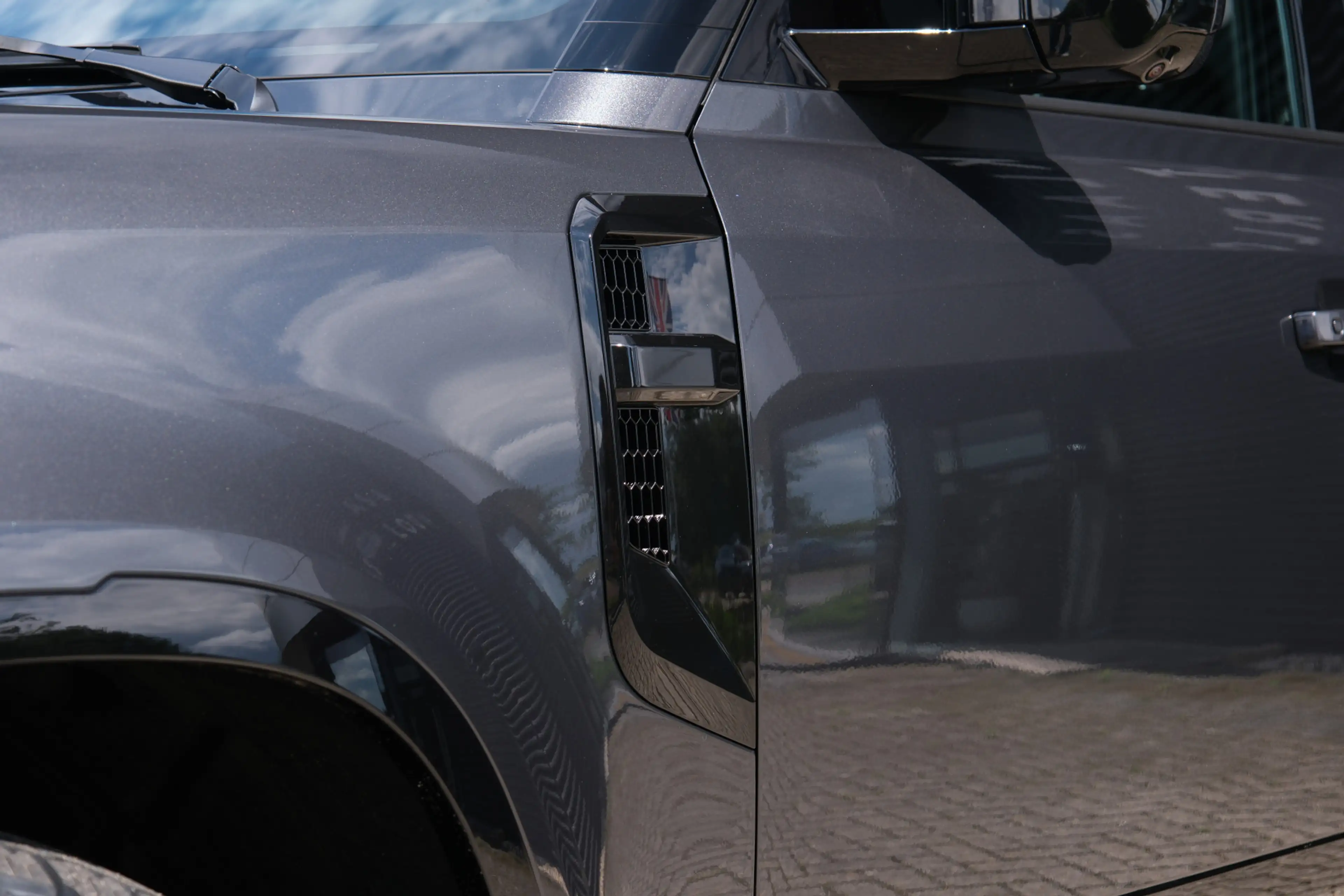 Land Rover Defender 110 P300e 110 X-Dynamic SE 5 Year Edition | NP € 1 — photo 23