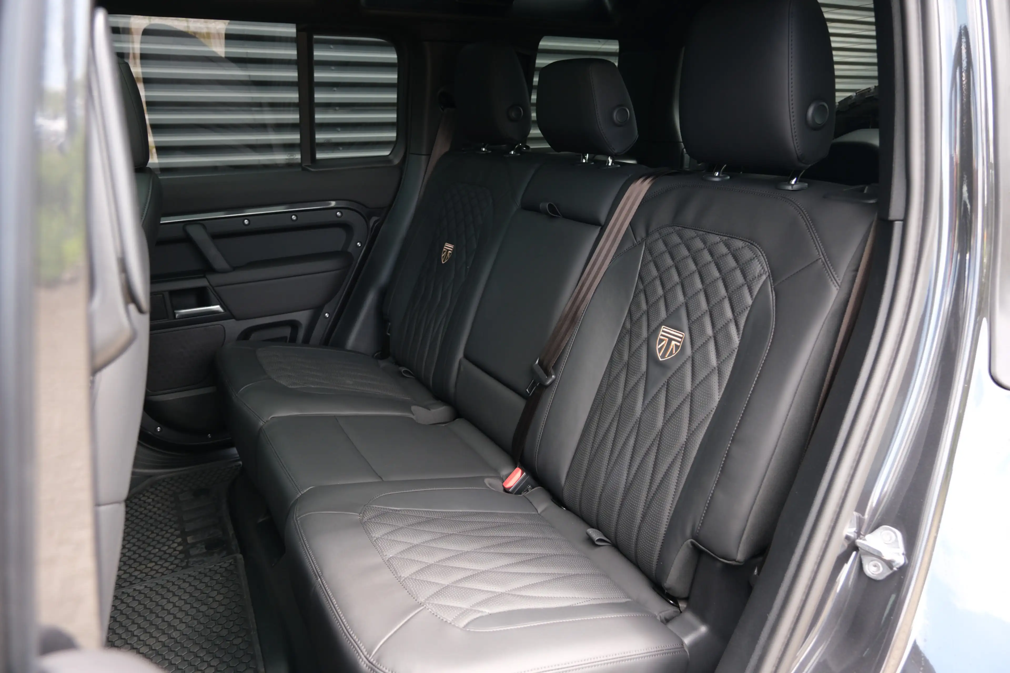 Land Rover Defender 110 P300e 110 X-Dynamic SE 5 Year Edition | NP € 1 — photo 49