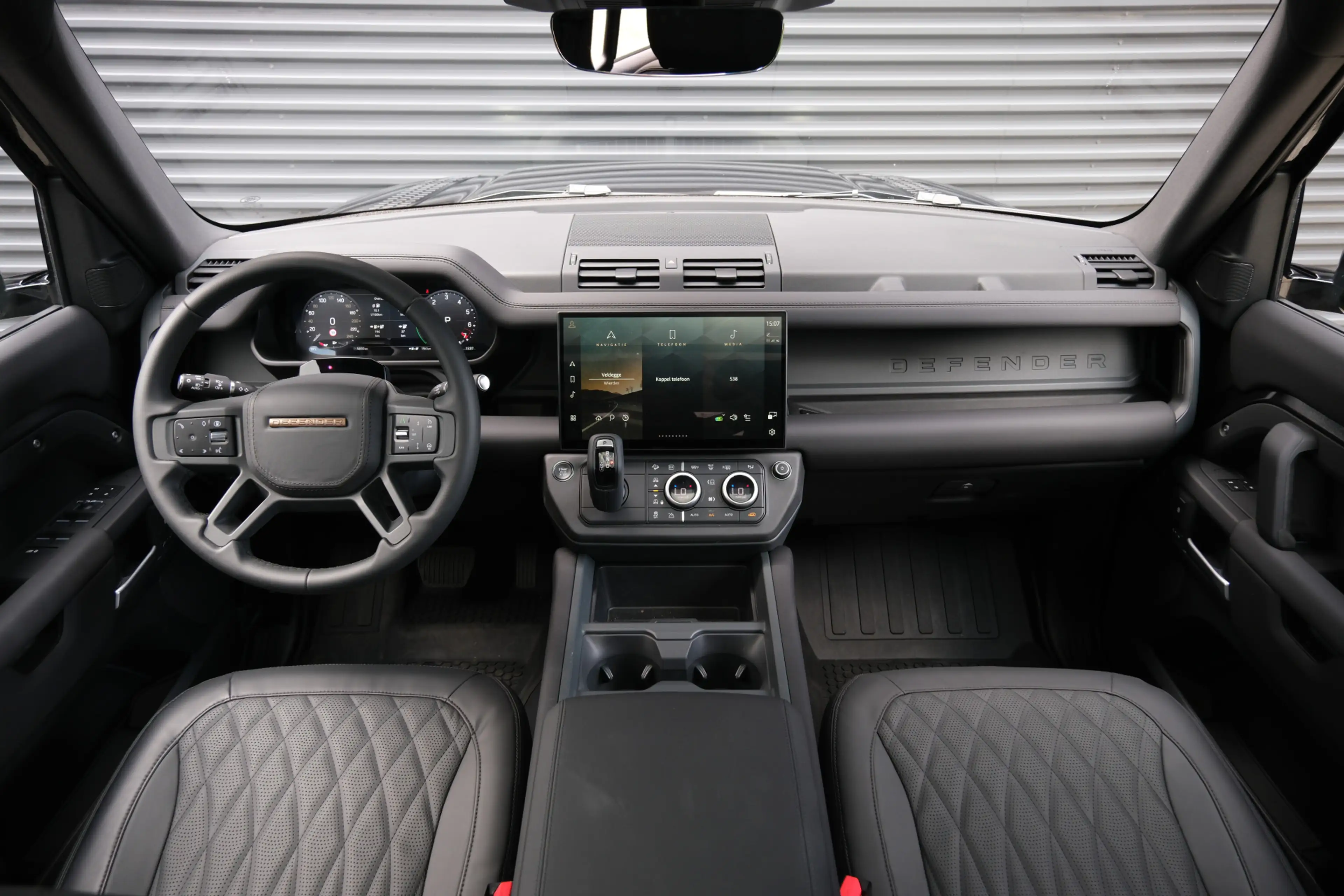 Land Rover Defender 110 P300e 110 X-Dynamic SE 5 Year Edition | NP € 1 — photo 6