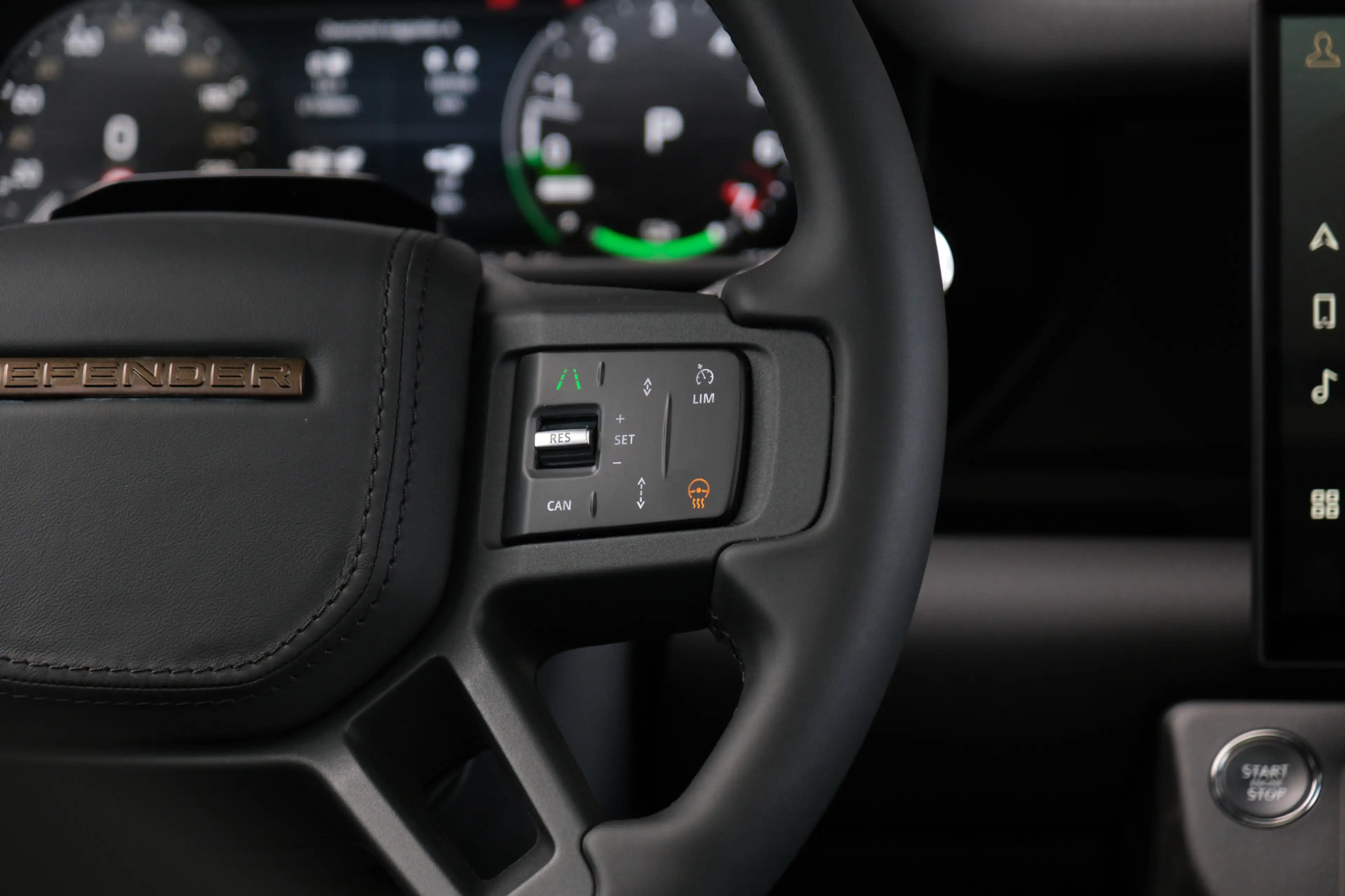 Land Rover Defender 110 P300e 110 X-Dynamic SE 5 Year Edition | NP € 1 — photo 42