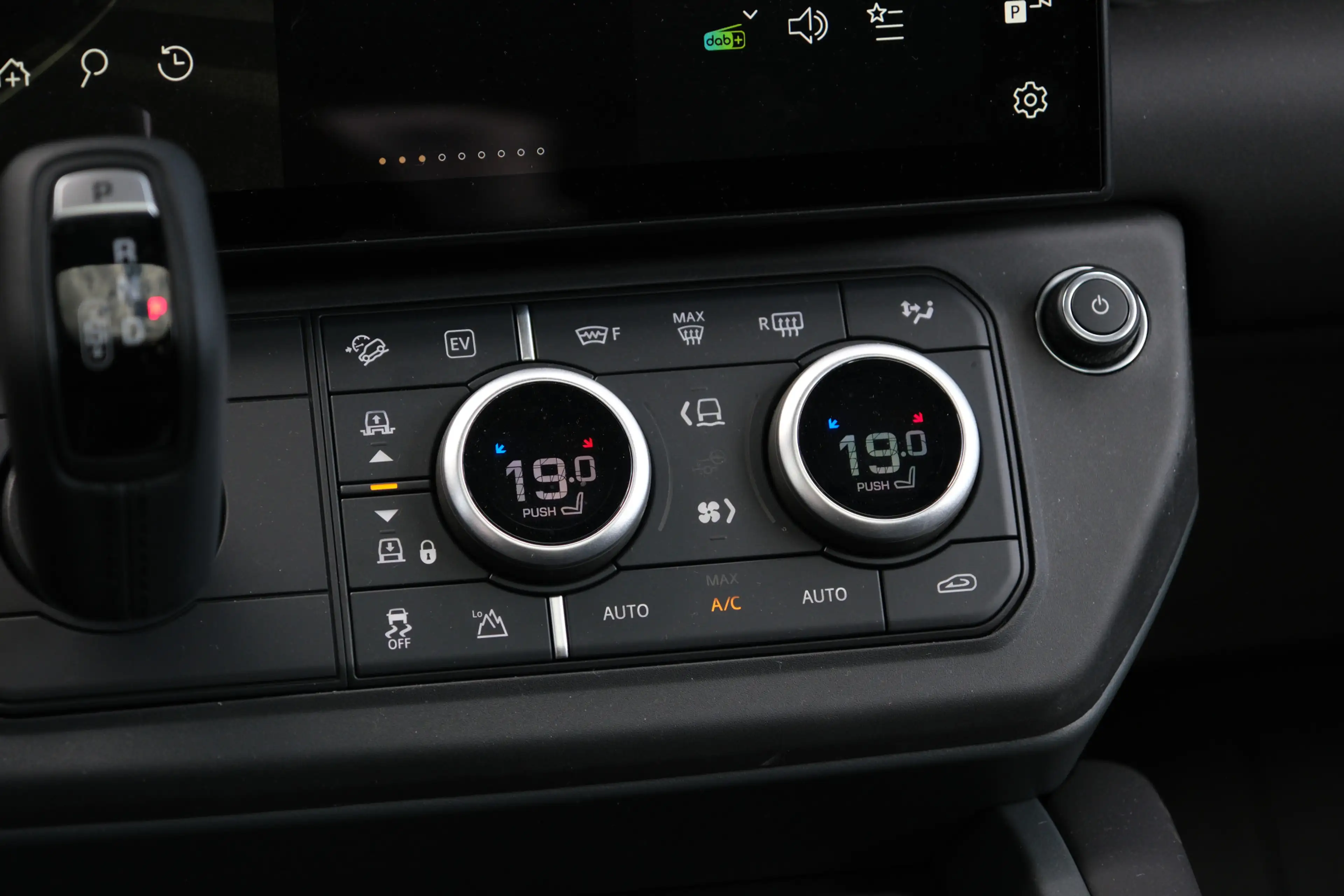 Land Rover Defender 110 P300e 110 X-Dynamic SE 5 Year Edition | NP € 1 — photo 39