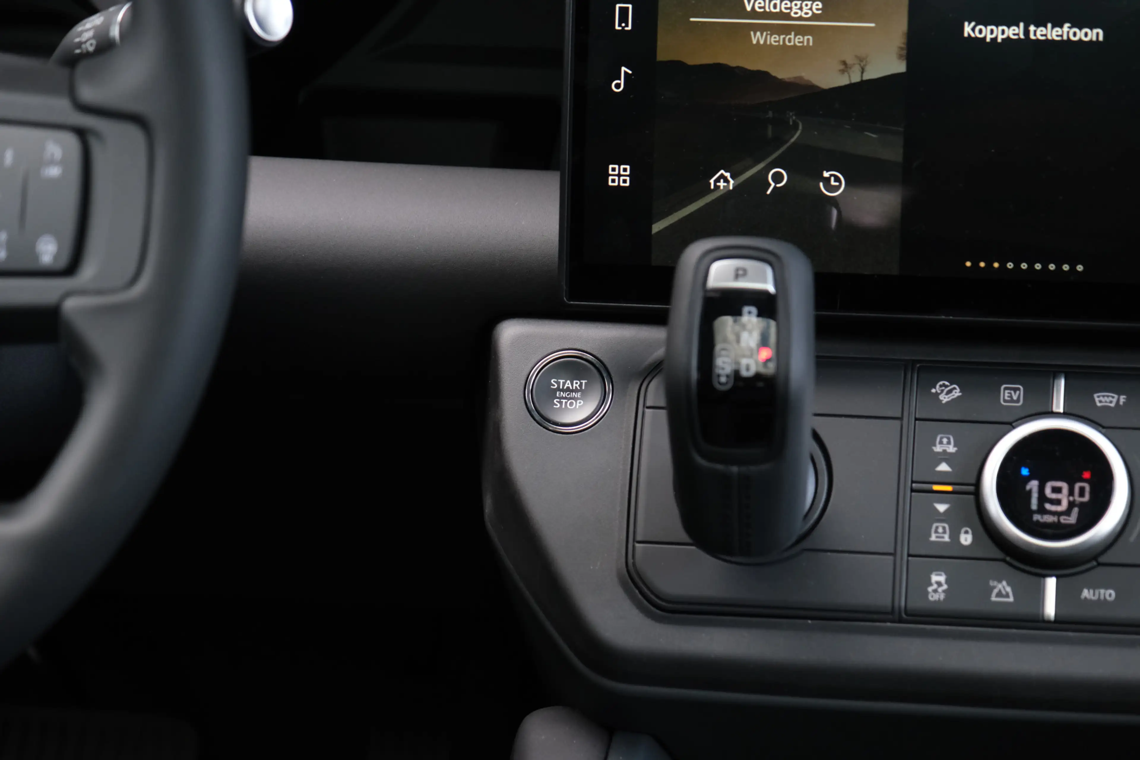 Land Rover Defender 110 P300e 110 X-Dynamic SE 5 Year Edition | NP € 1 — photo 37