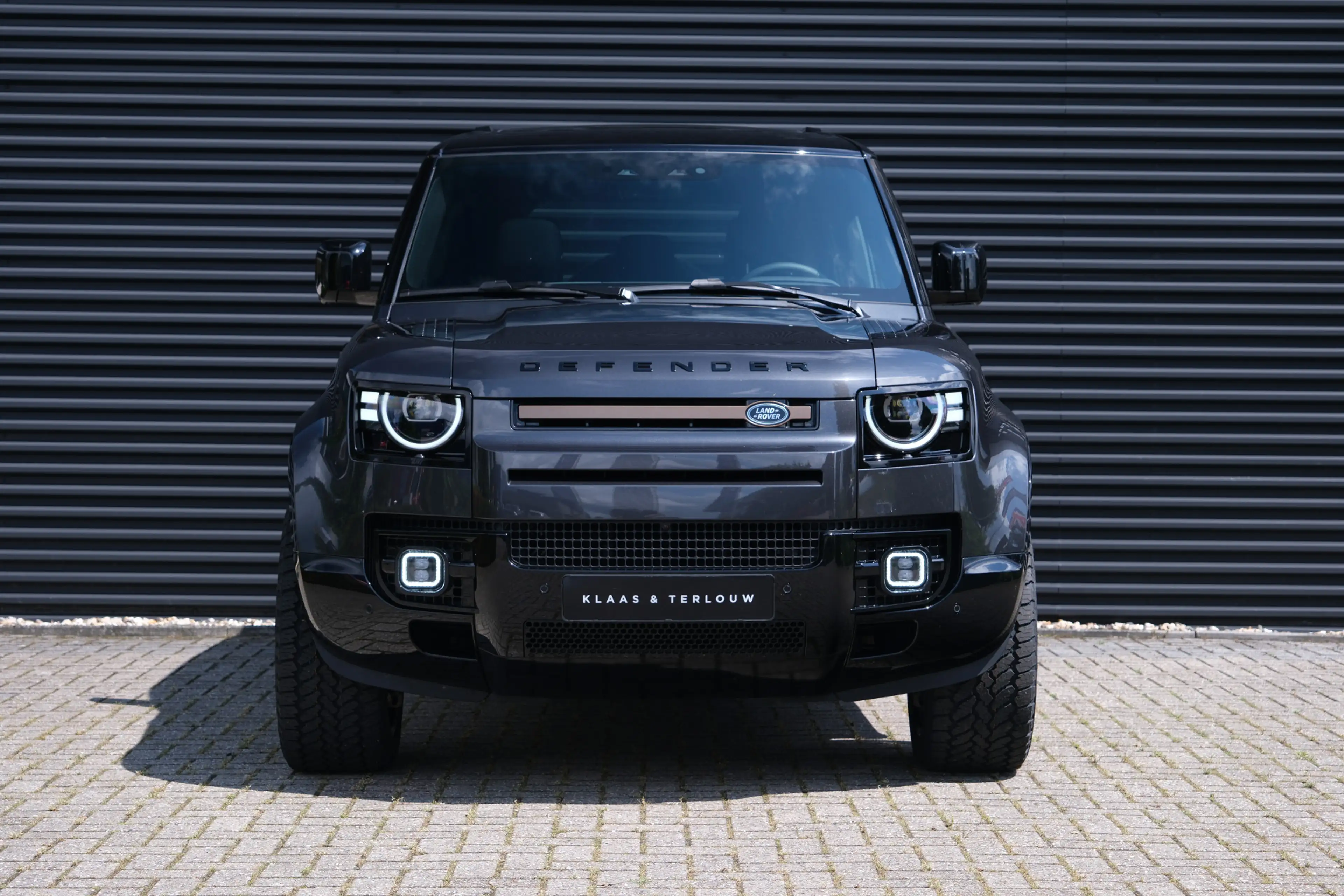 Land Rover Defender 110 P300e 110 X-Dynamic SE 5 Year Edition | NP € 1 — photo 10