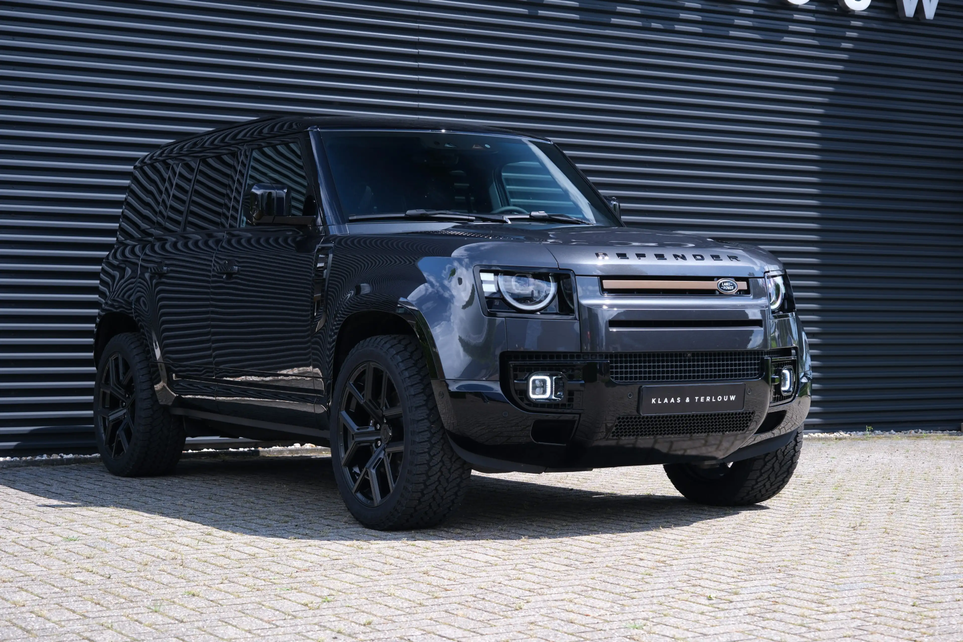 Land Rover Defender 110 P300e 110 X-Dynamic SE 5 Year Edition | NP € 1 — photo 20