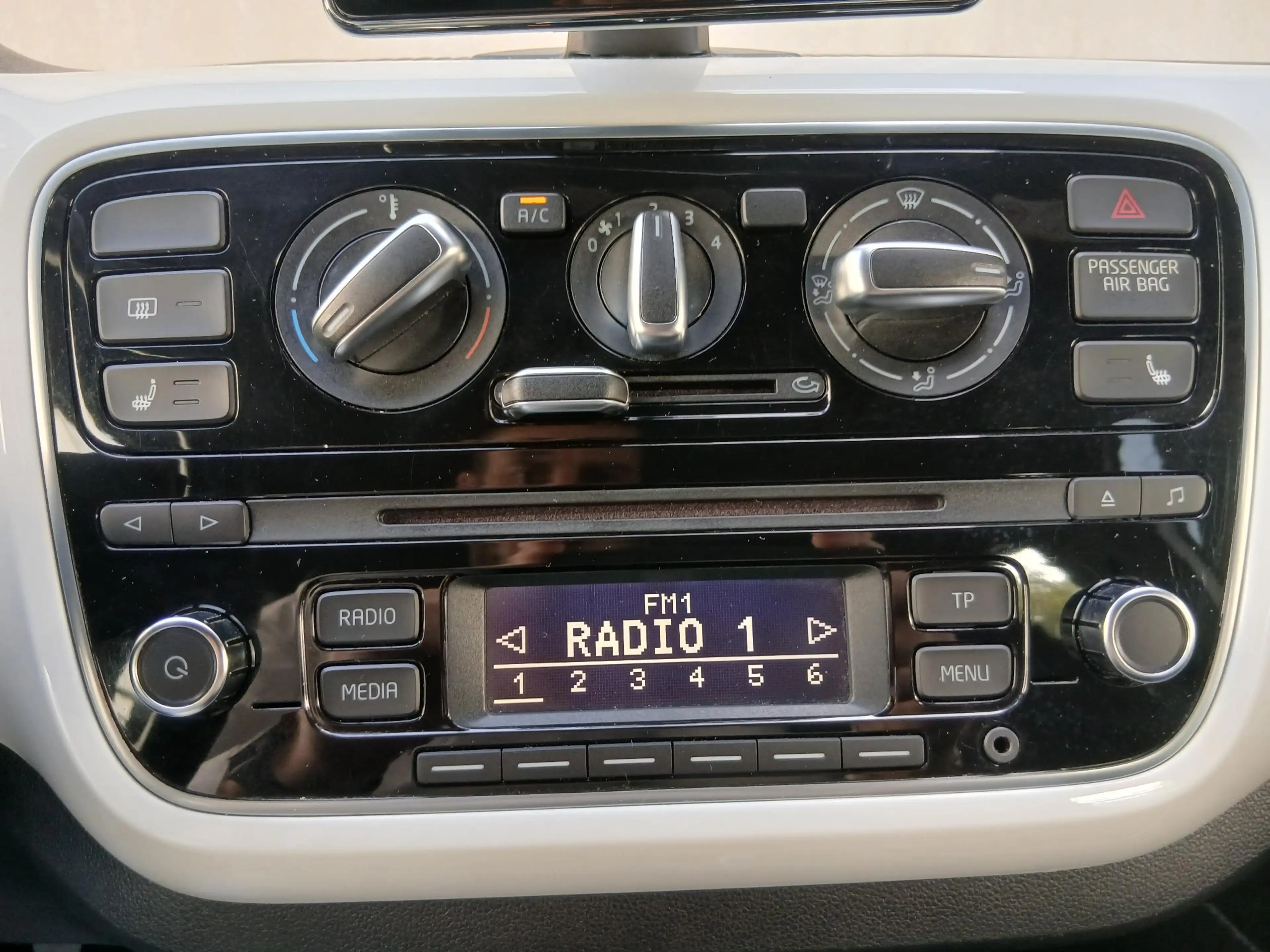 Volkswagen up! 1.0 BMT up! beats — photo 25