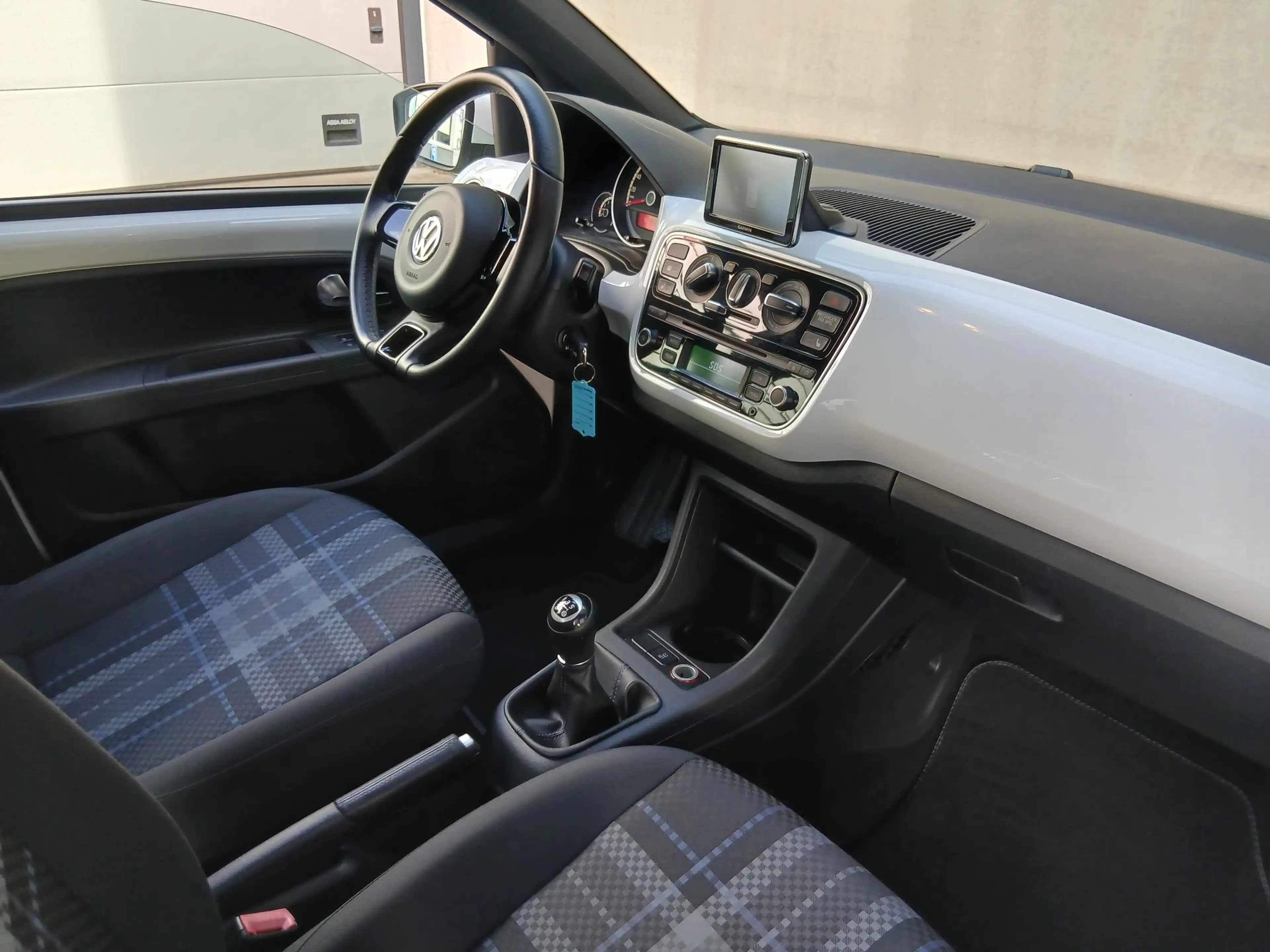 Volkswagen up! 1.0 BMT up! beats — photo 11