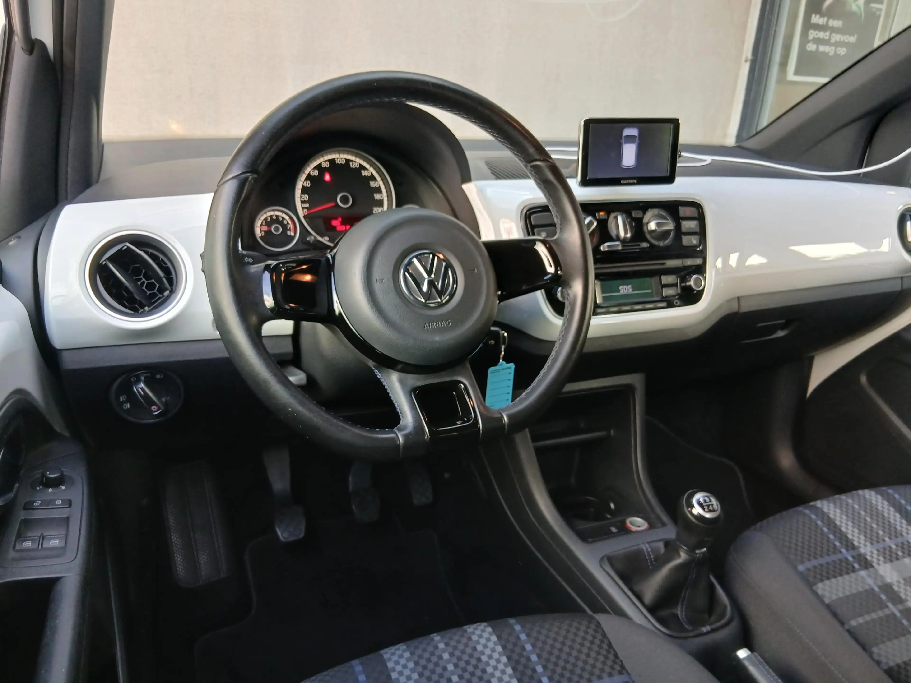 Volkswagen up! 1.0 BMT up! beats — photo 13
