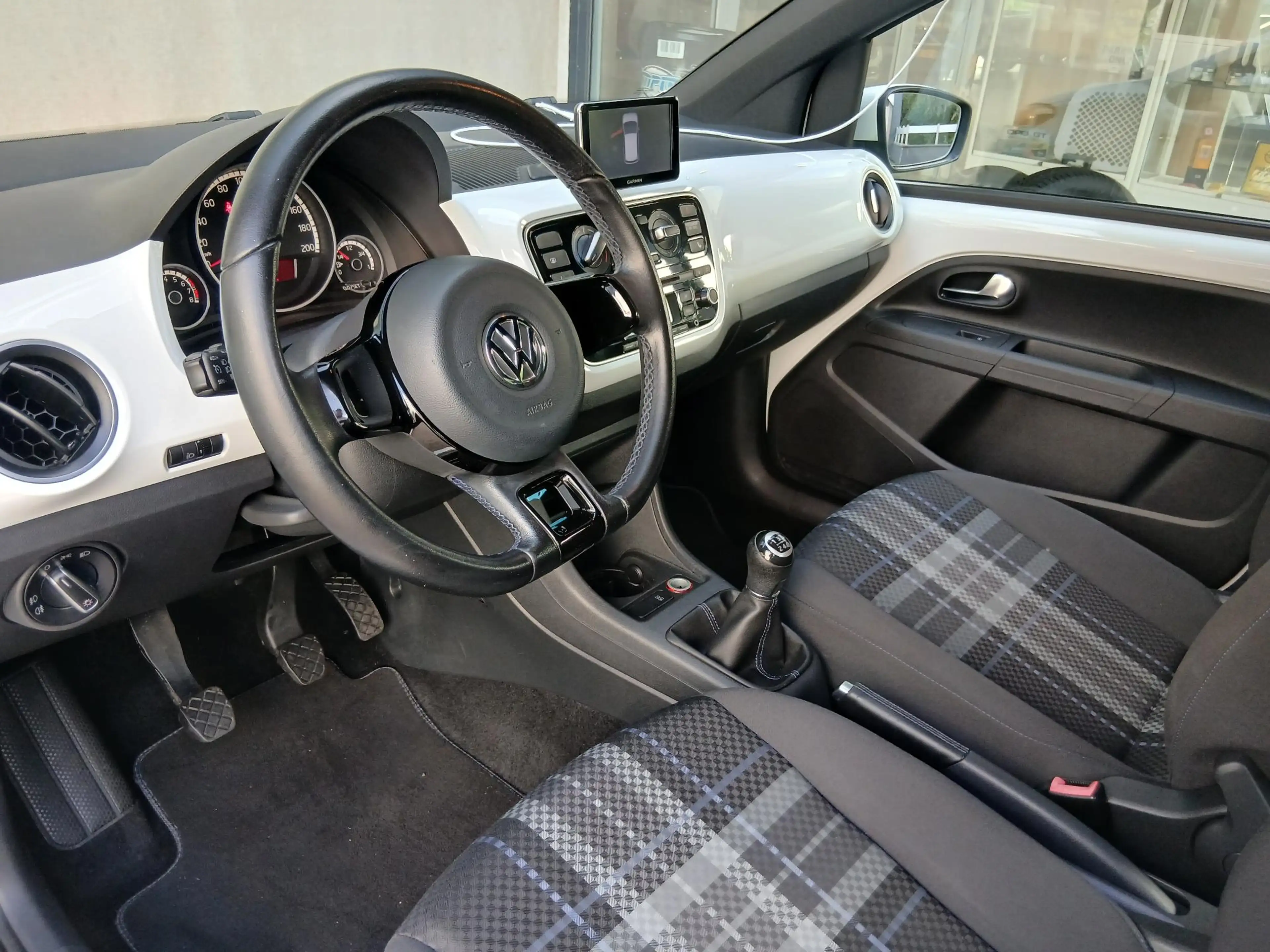 Volkswagen up! 1.0 BMT up! beats — photo 12