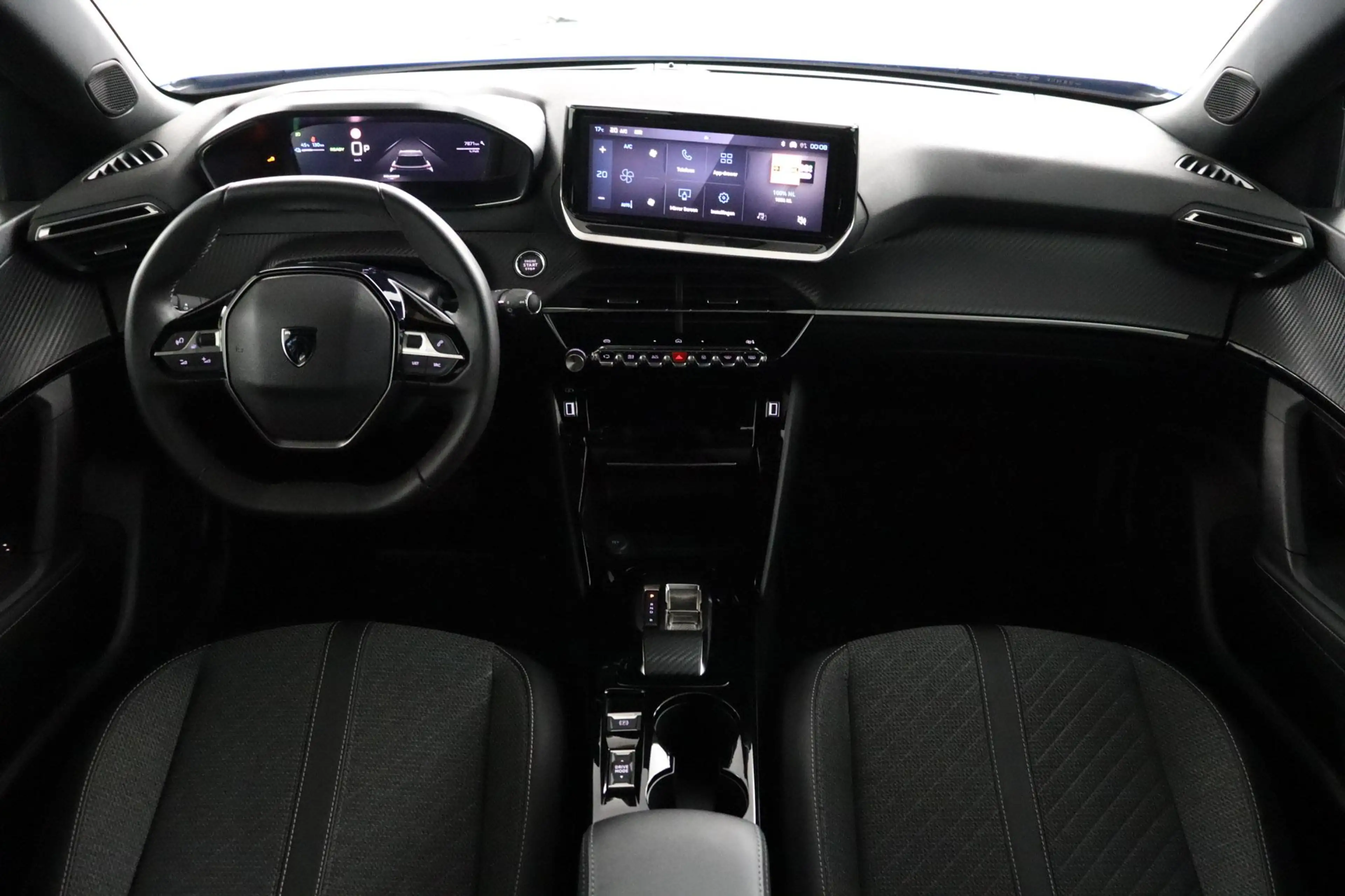 Peugeot e-2008 EV Allure 54 kWh — photo 4