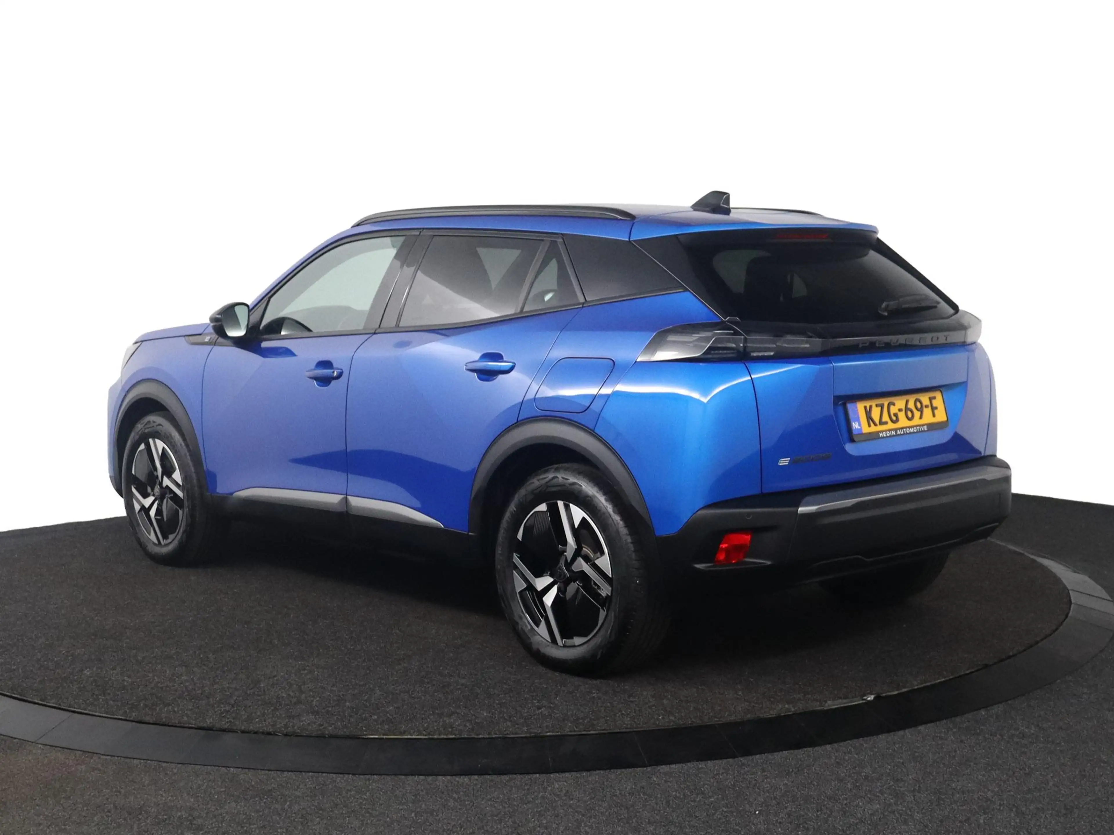 Peugeot e-2008 EV Allure 54 kWh — photo 11