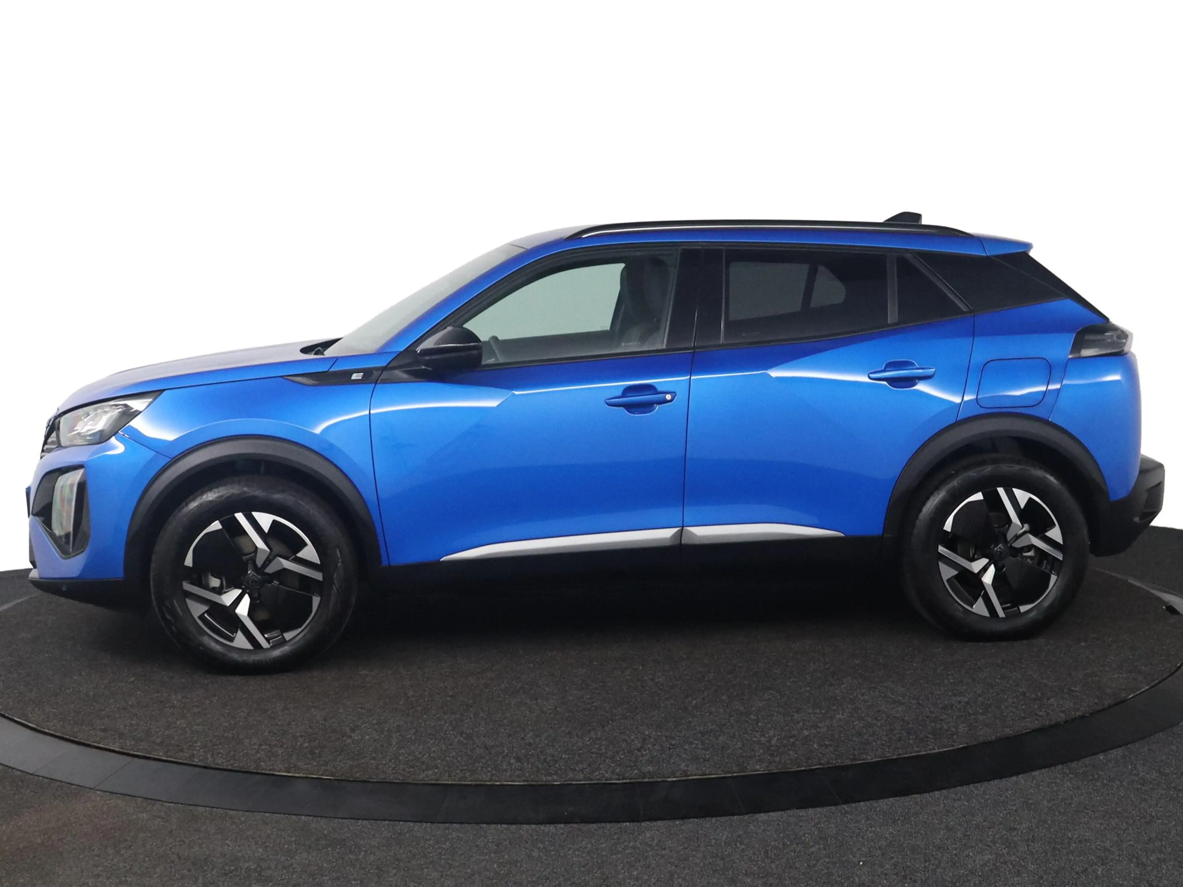 Peugeot e-2008 EV Allure 54 kWh — photo 3