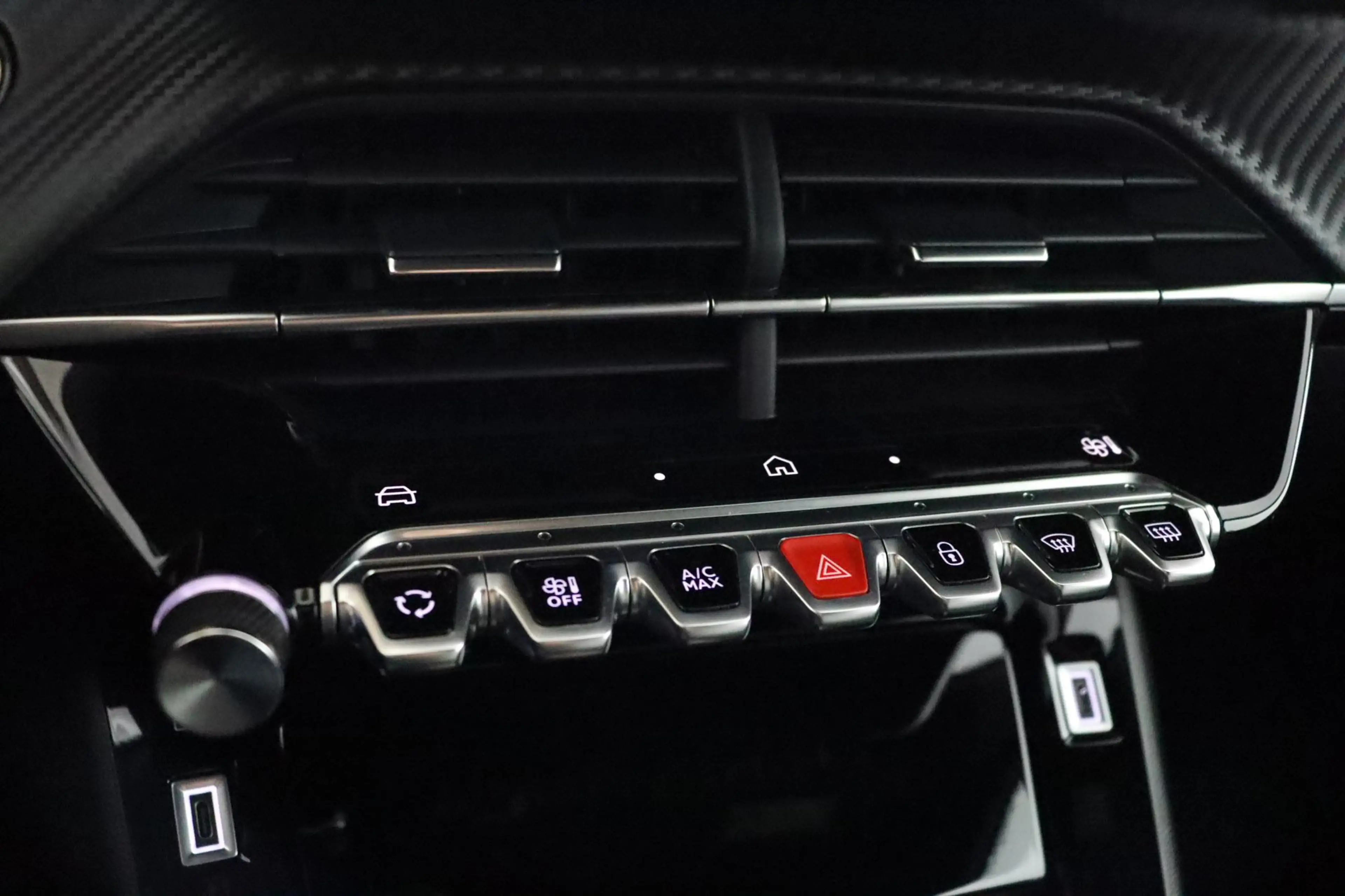 Peugeot e-2008 EV Allure 54 kWh — photo 8