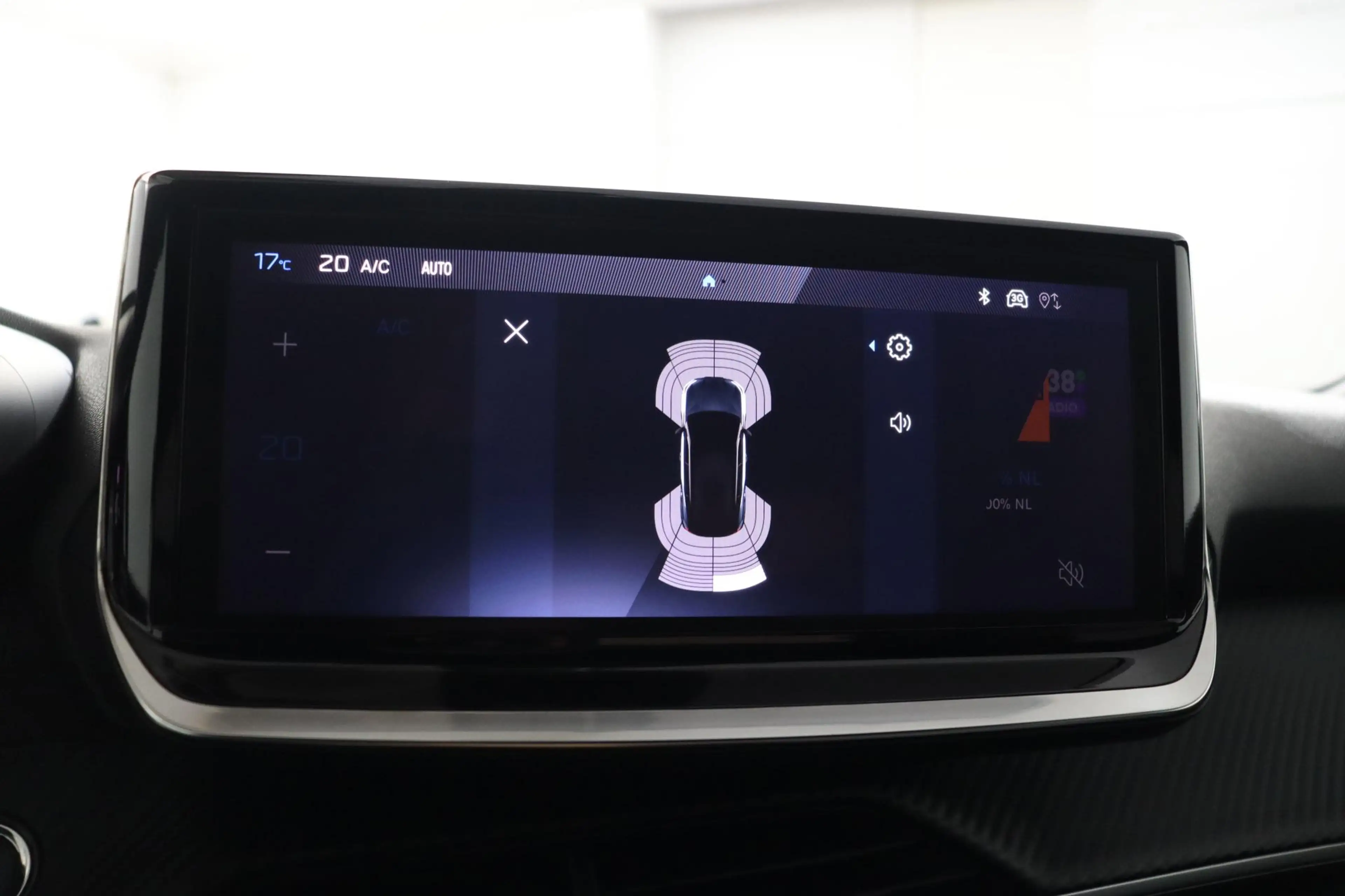 Peugeot e-2008 EV Allure 54 kWh — photo 9