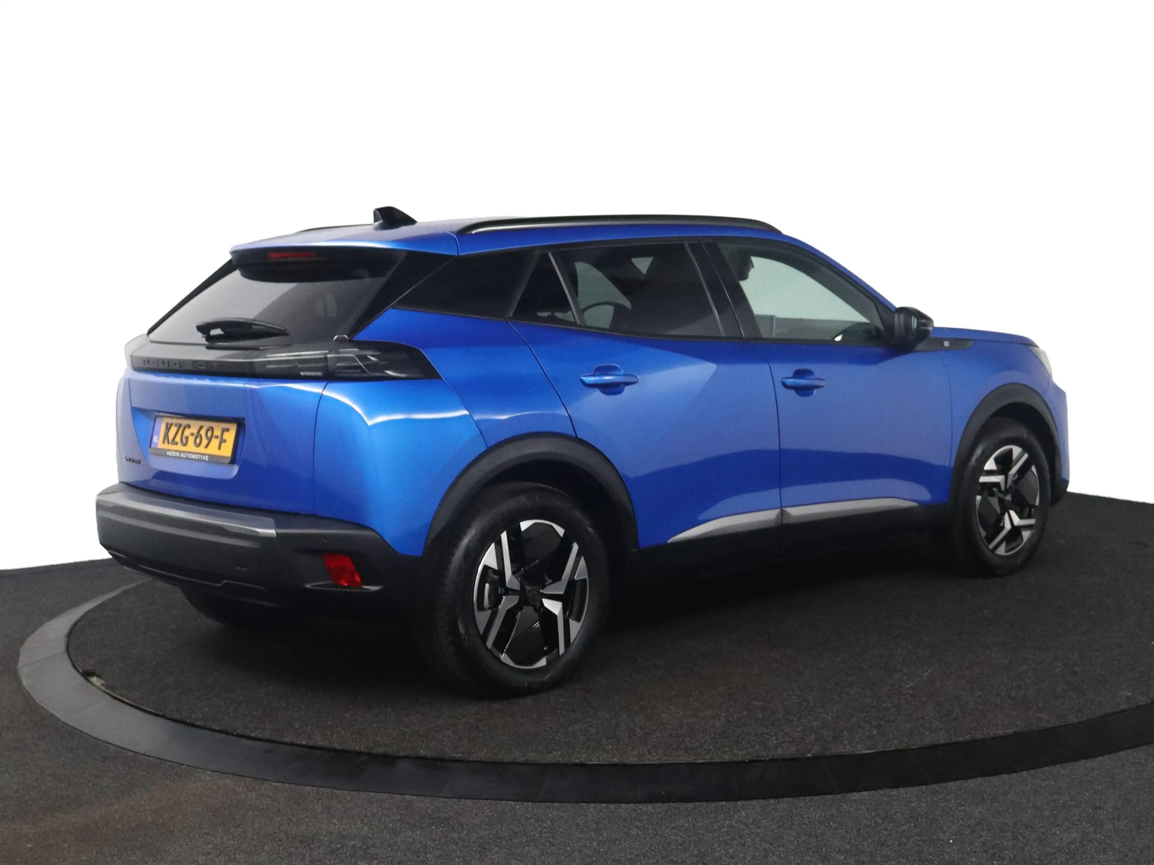 Peugeot e-2008 EV Allure 54 kWh — photo 2
