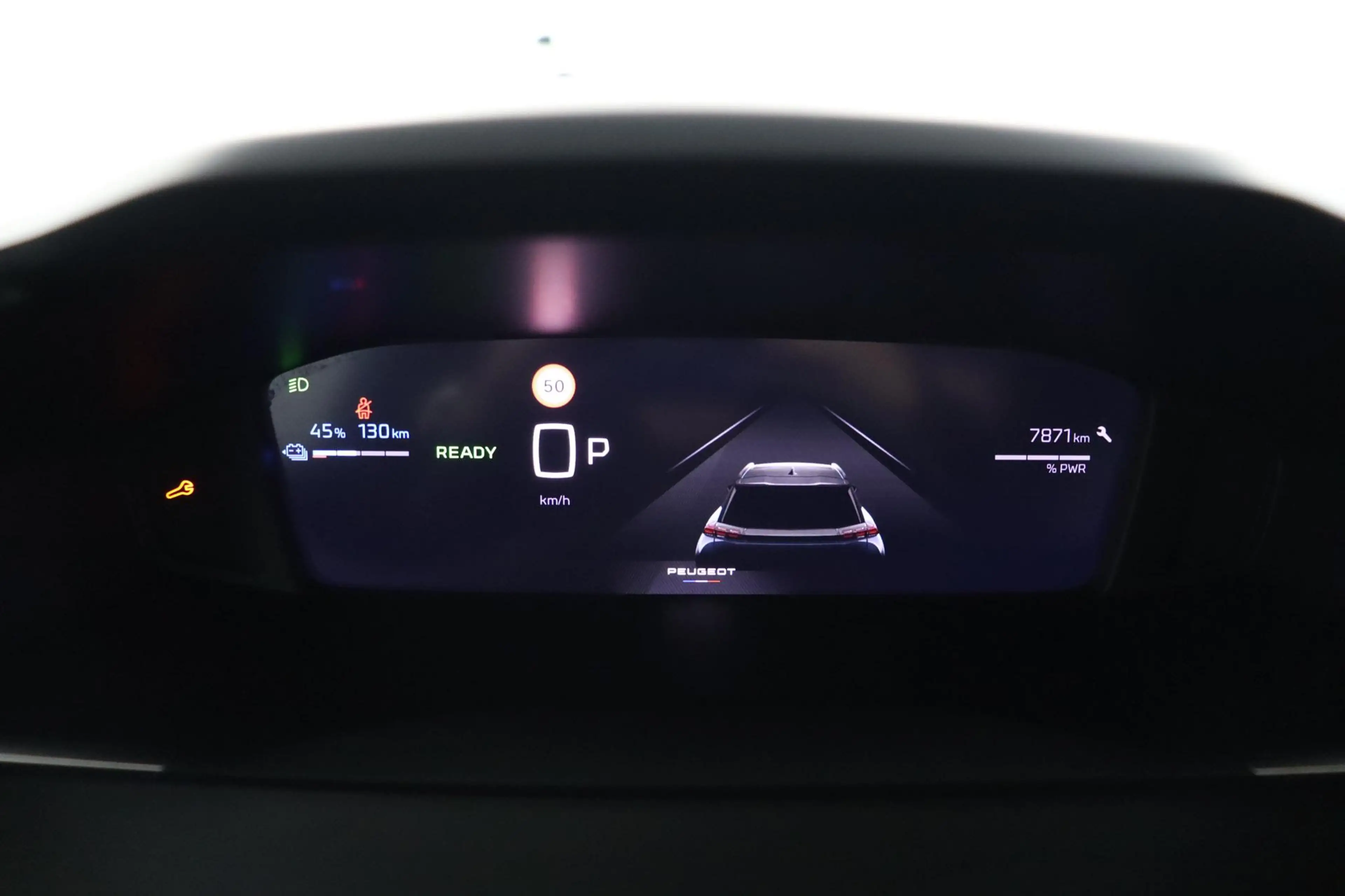 Peugeot e-2008 EV Allure 54 kWh — photo 7