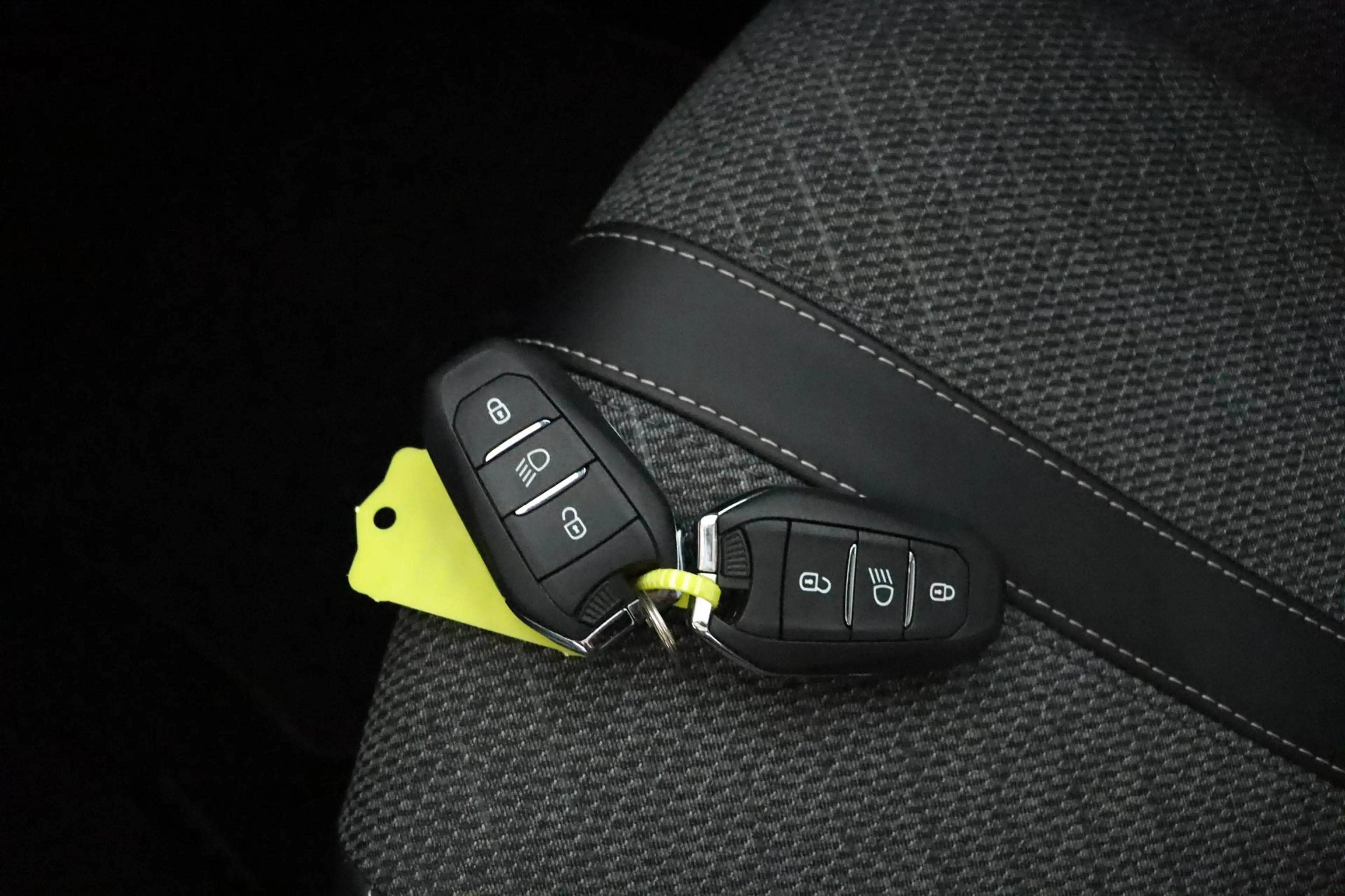 Peugeot e-2008 EV Allure 54 kWh — photo 10