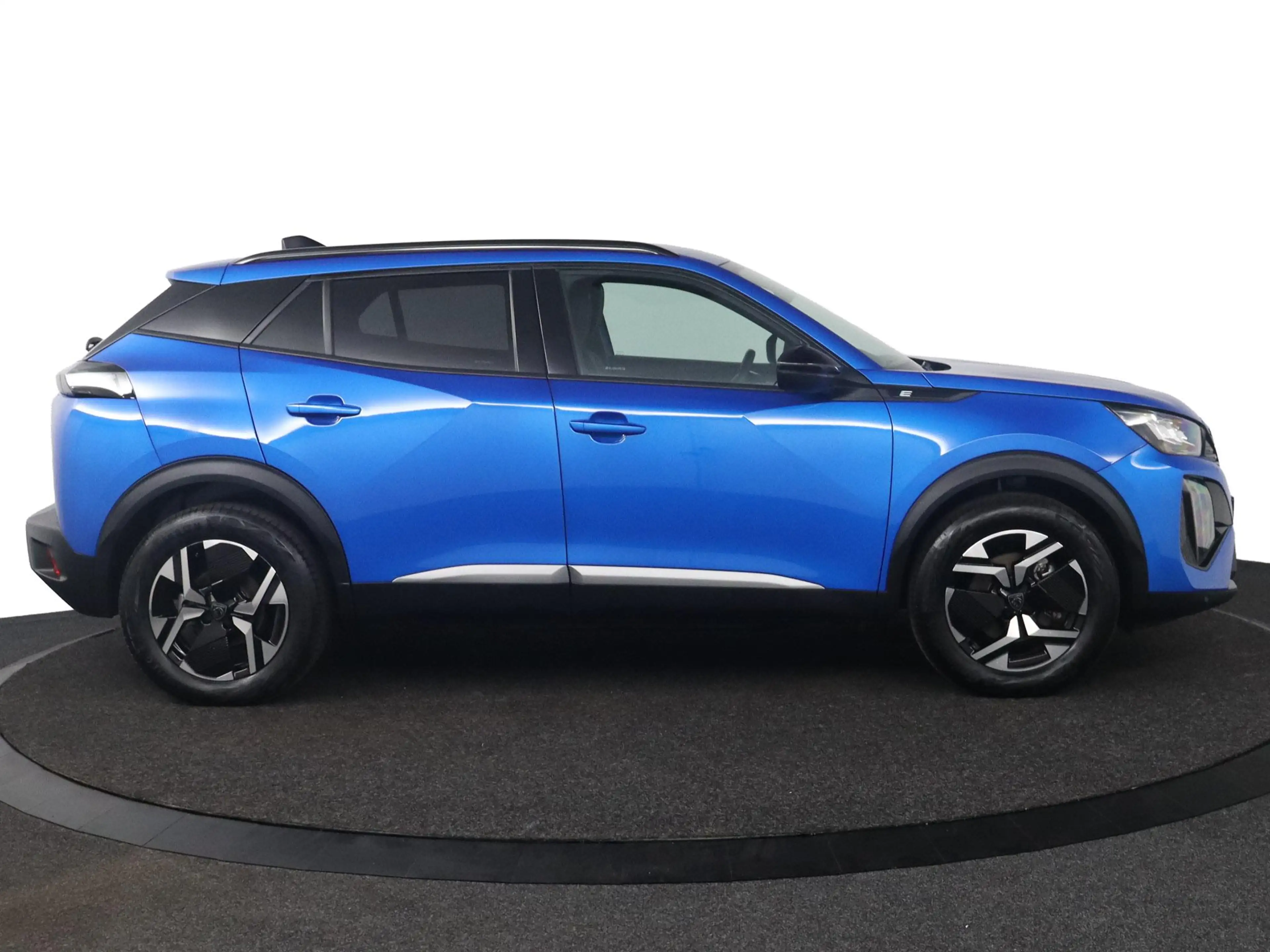 Peugeot e-2008 EV Allure 54 kWh — photo 12