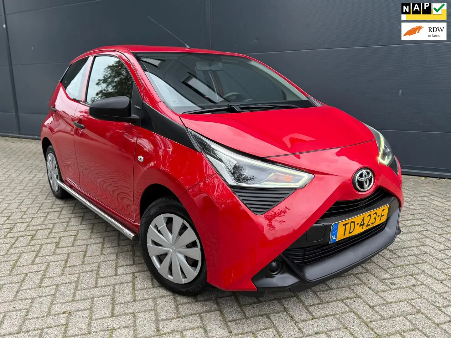 Toyota Aygo 1.0 VVT-i x-fun/Airco/cruise/bluetooth/AUX/1STE ei Rouge - 1