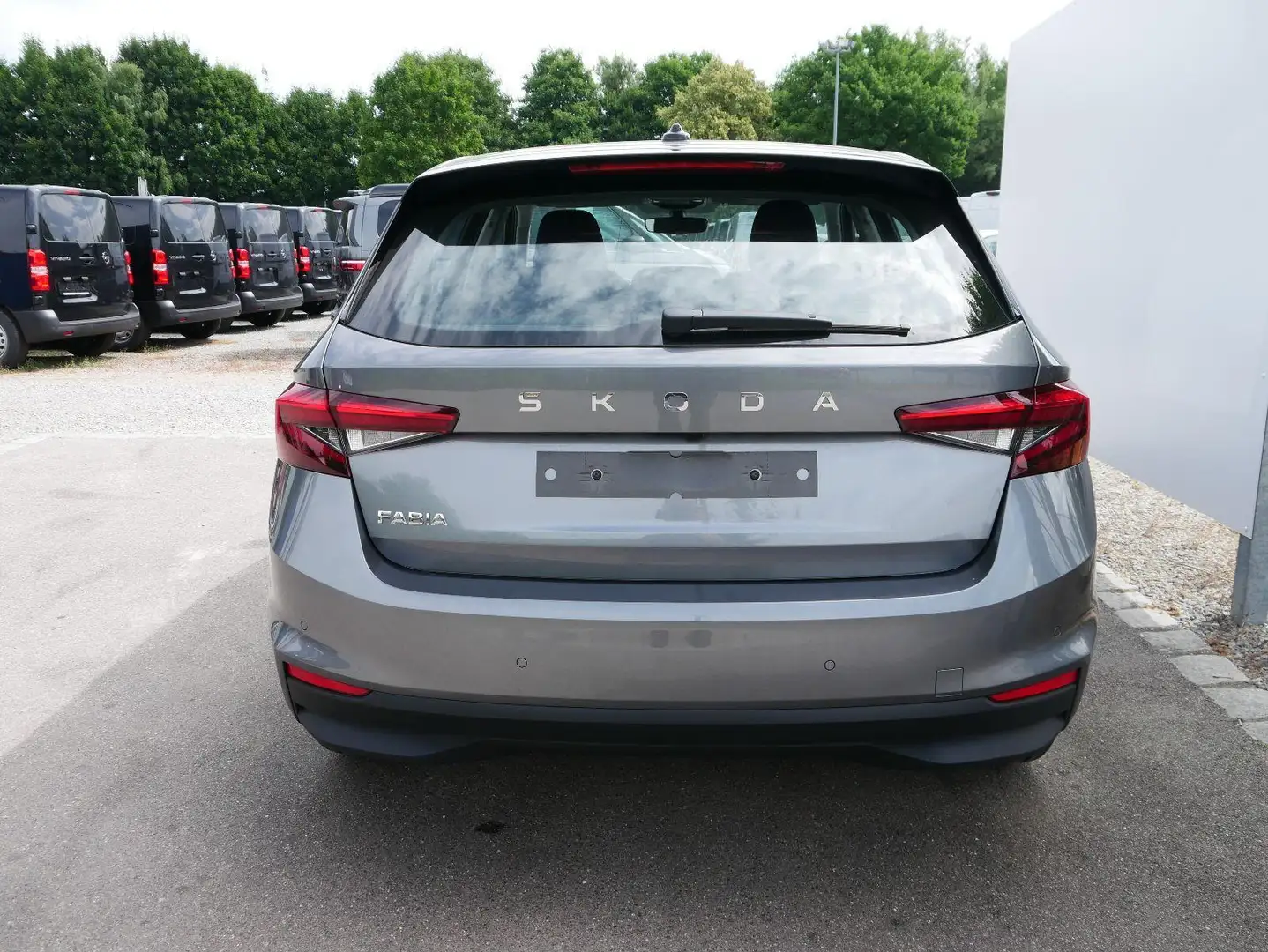 Skoda Fabia 130 Jahre 1,0 MPI*LED*PDC HI.*RFK*APP-CONNECT*S... Grigio - 2