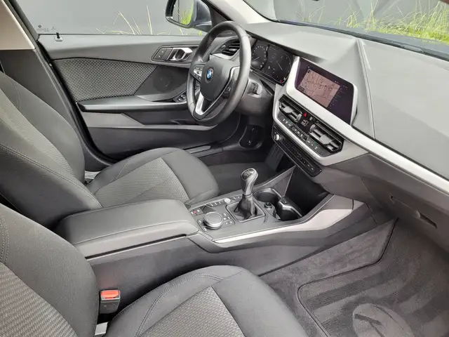 BMW 1 Series view 11