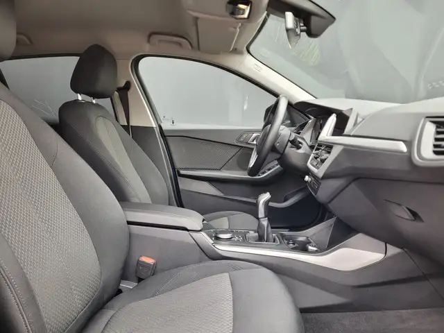 BMW 1 Series view 10