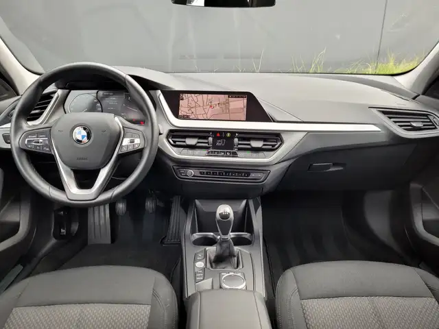 BMW 1 Series view 12