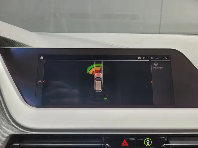 BMW 1 Series view 14