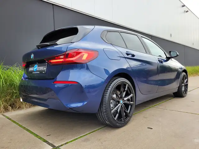 BMW 1 Series view 3