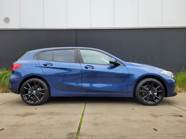 BMW 1 Series view 2